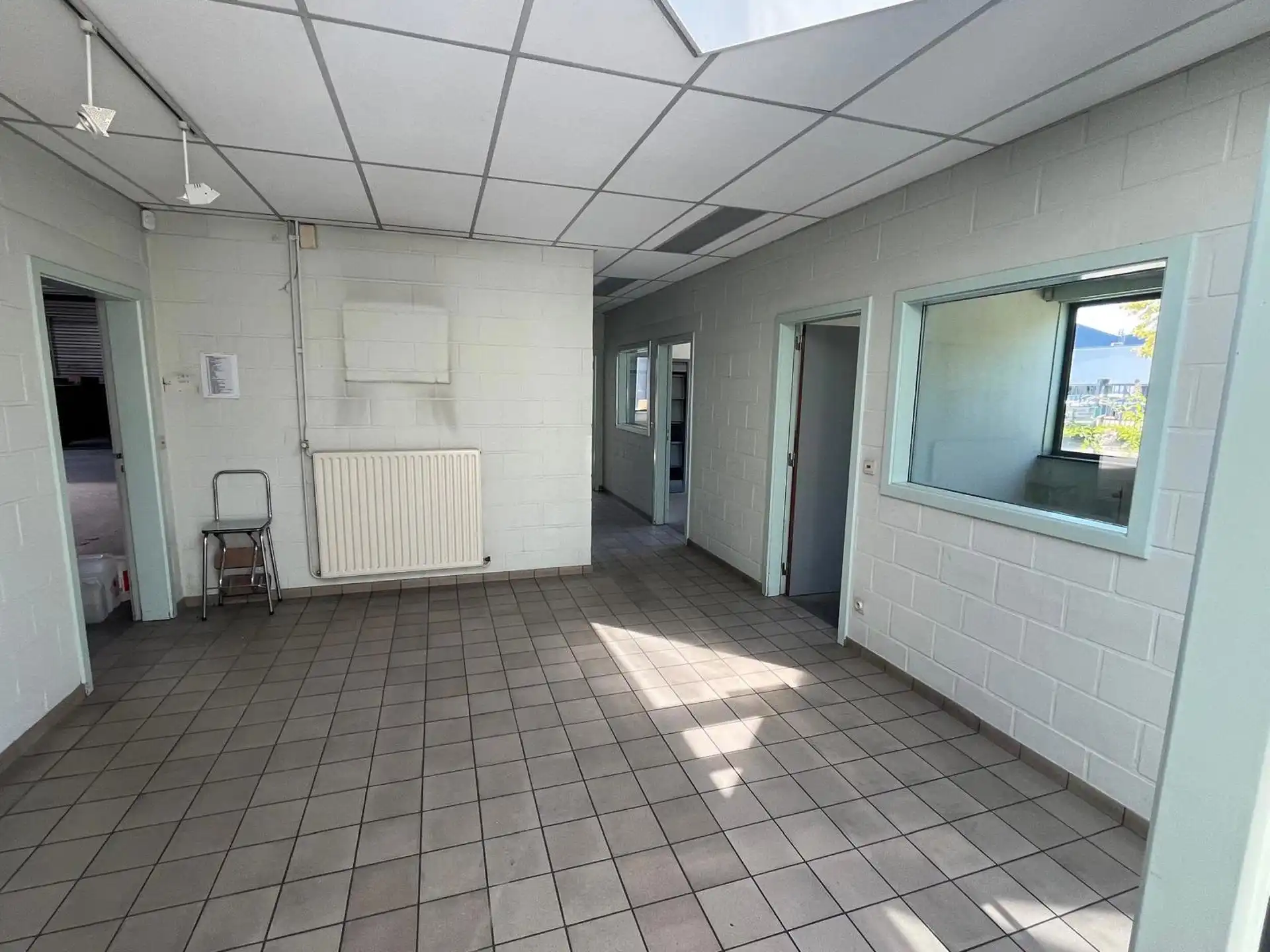 Bedrijfsgebouw magazijn met kantoren Mechelen-Noord foto 12