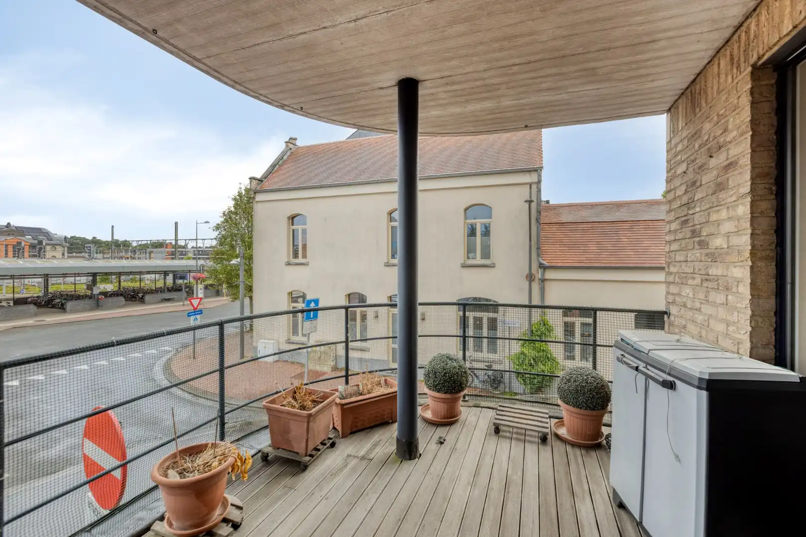 Goed onderhouden en gunstig gelegen app met 2 slpks. foto 11