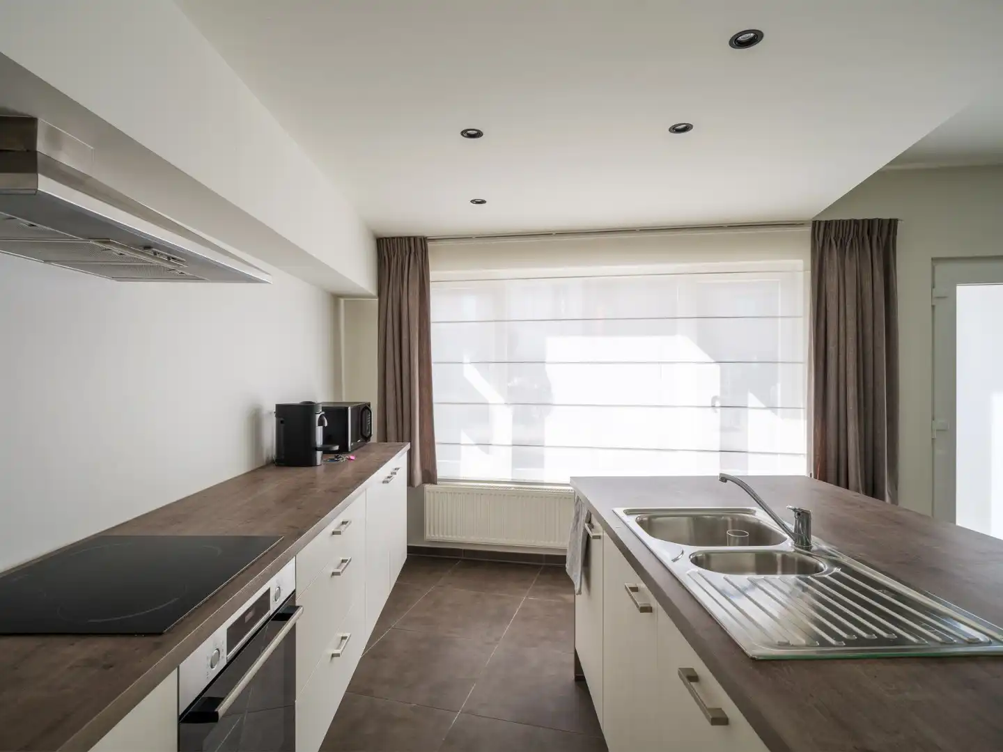 Gelijkvloers 3 slaapkamer appartement met leuk terras foto 11