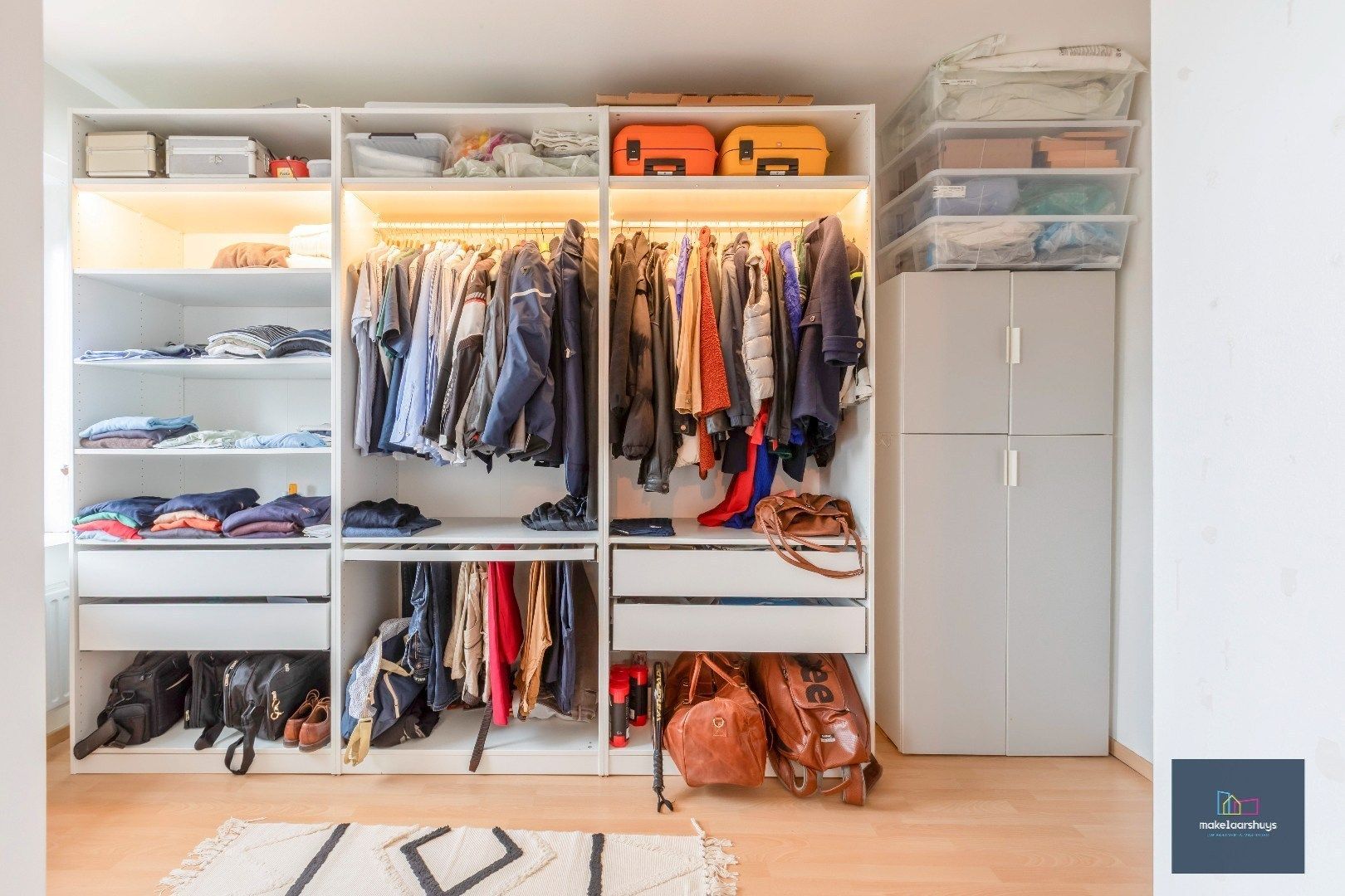 Heel ruime Instapklare woning in rij  met zonneterras en 2 staanplaatsen foto 23