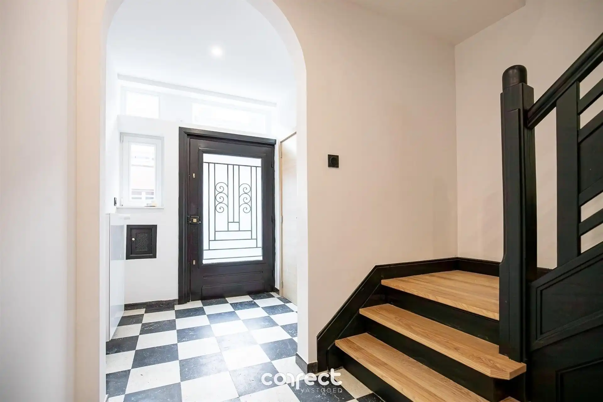 Prachtig gerenoveerde stadswoning met tuin foto 2