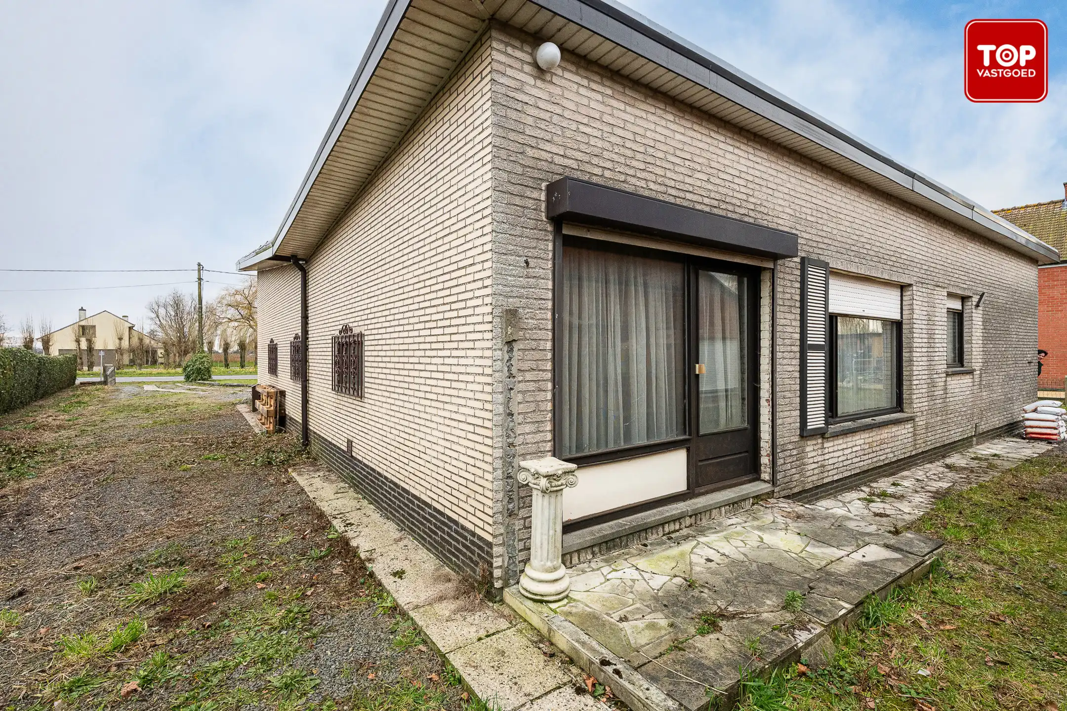 Te renoveren woning met enorme loods foto 8