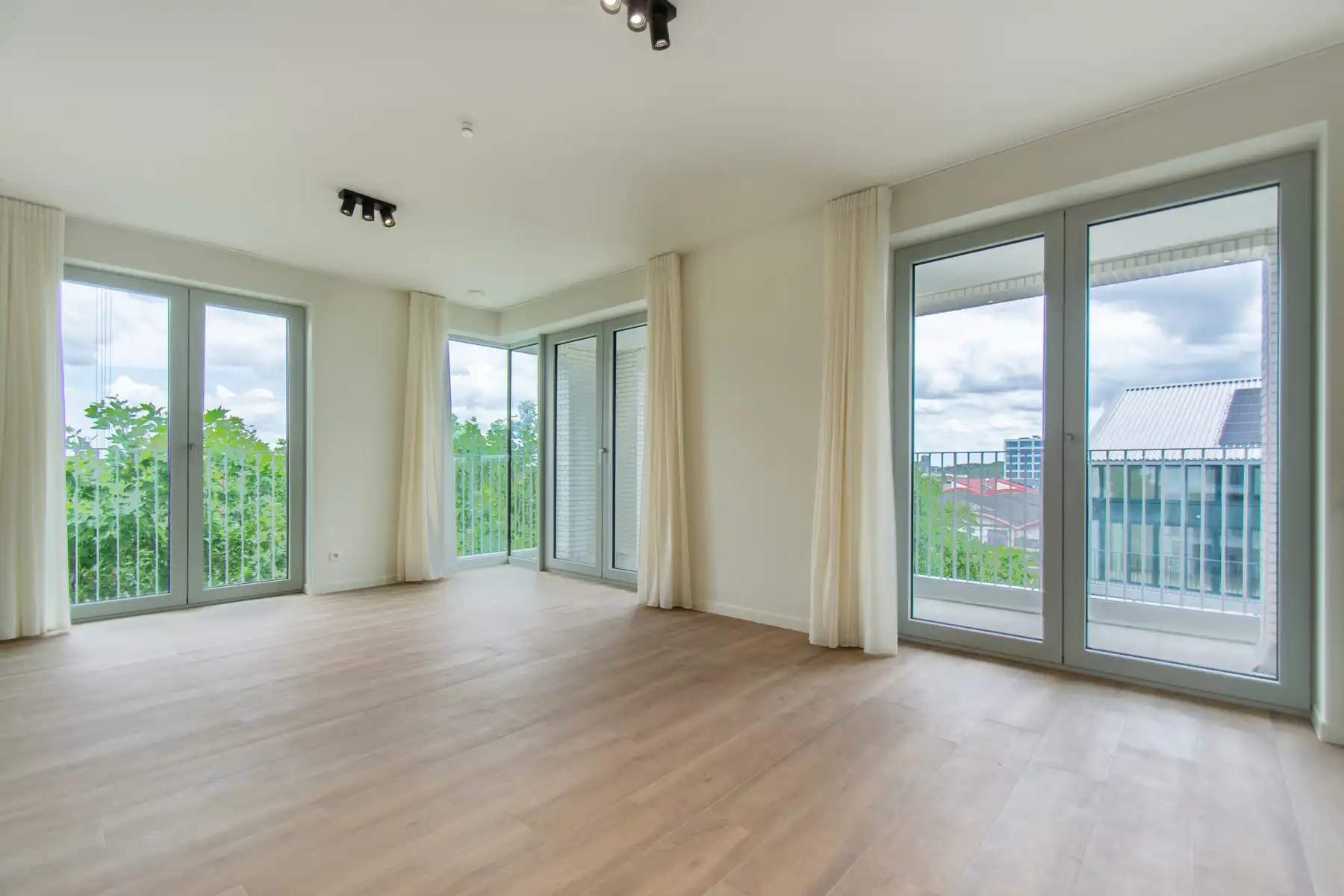Prachtig instapklaar 2k. app. met terras (Lobroekplein) foto {{pictureIndex}}