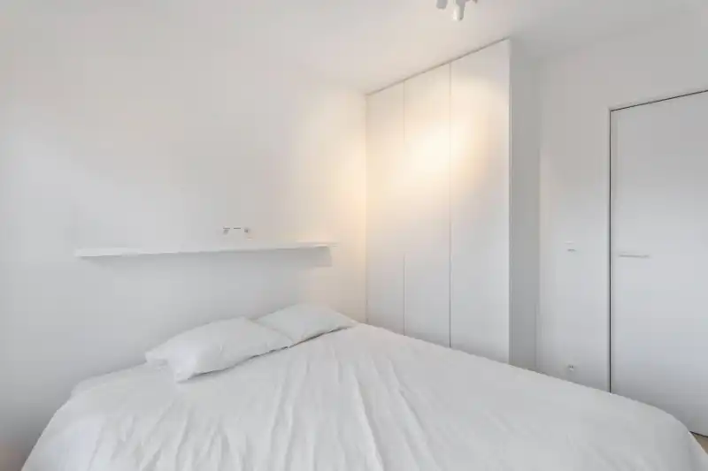 Gerenoveerd 3 slaapkamer, 2 badkamer appartement op de zeedijk in Sint-Idesbald met balkon foto 10