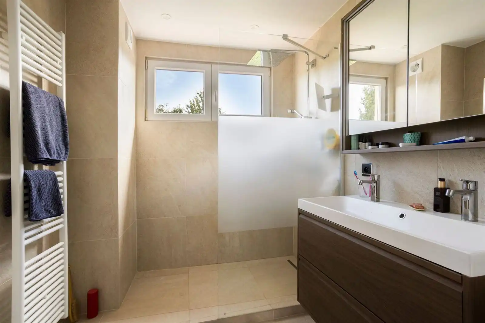Gerenoveerde woning met tuin en 3 grote slaapkamers  foto 9