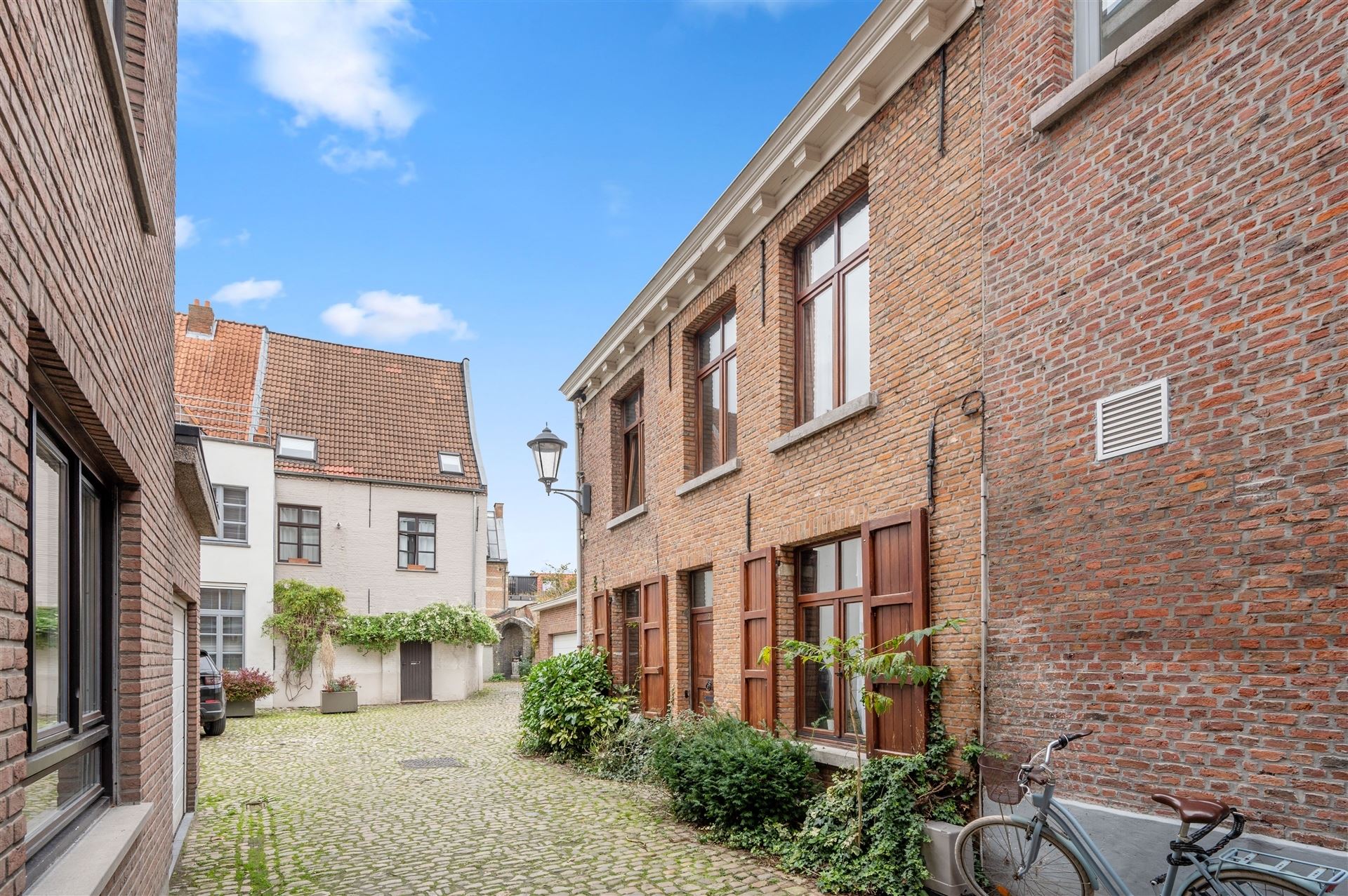 Hoofdfoto van de publicatie: Unieke woning in het Mechels Begijnenhof met 3 slaapkamers en 2 badkamers