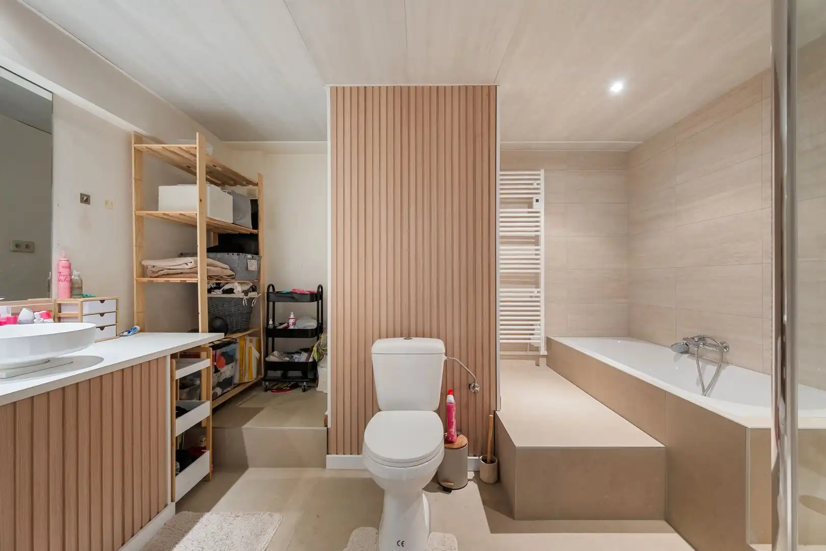 Verrassend ruim volledig opgefrist appartement in hartje Kortrijk met 1 slaapkamer foto 12