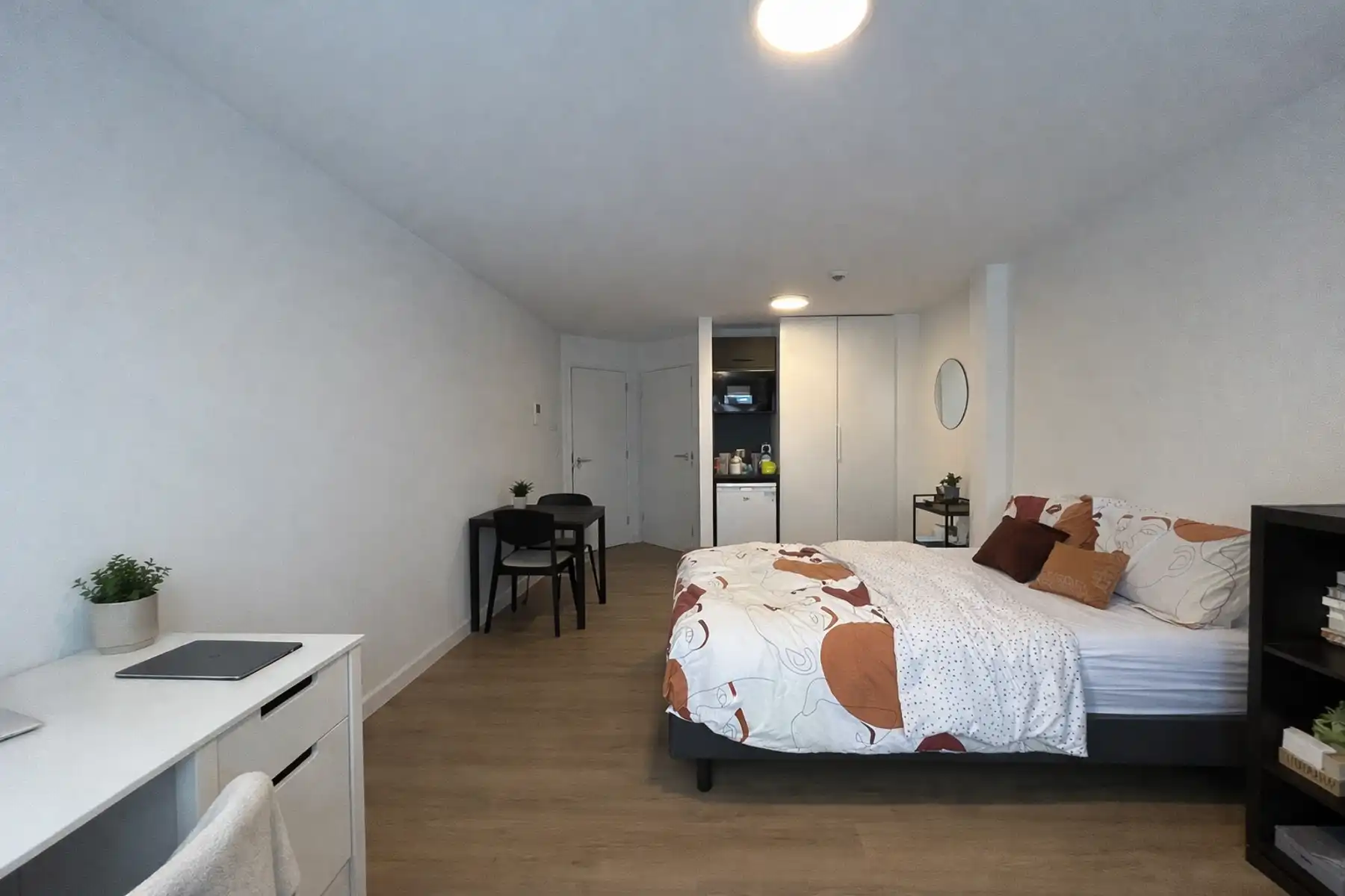 Uiterst ruime studentenkamer privatief sanitair foto 2