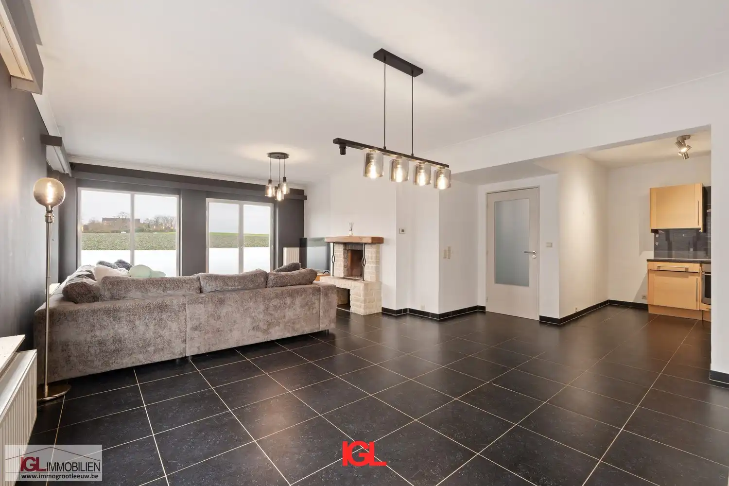 Ruim en licht appartement met 3 slaapkamers, groot terras en garage nabij centrum Sint-Pieters-Leeuw foto 10