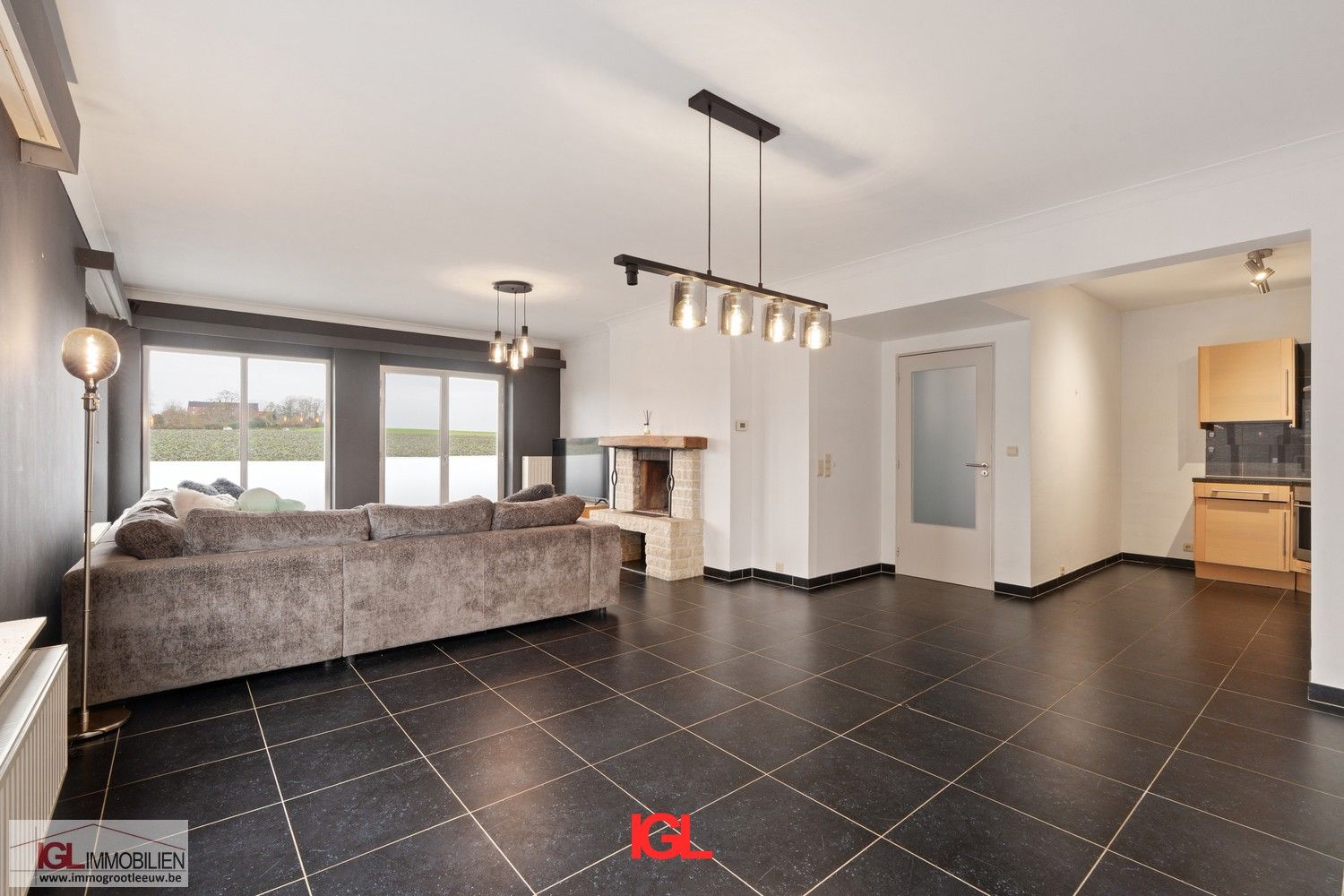 Ruim en licht appartement met 3 slaapkamers, groot terras en garage nabij centrum Sint-Pieters-Leeuw foto 10