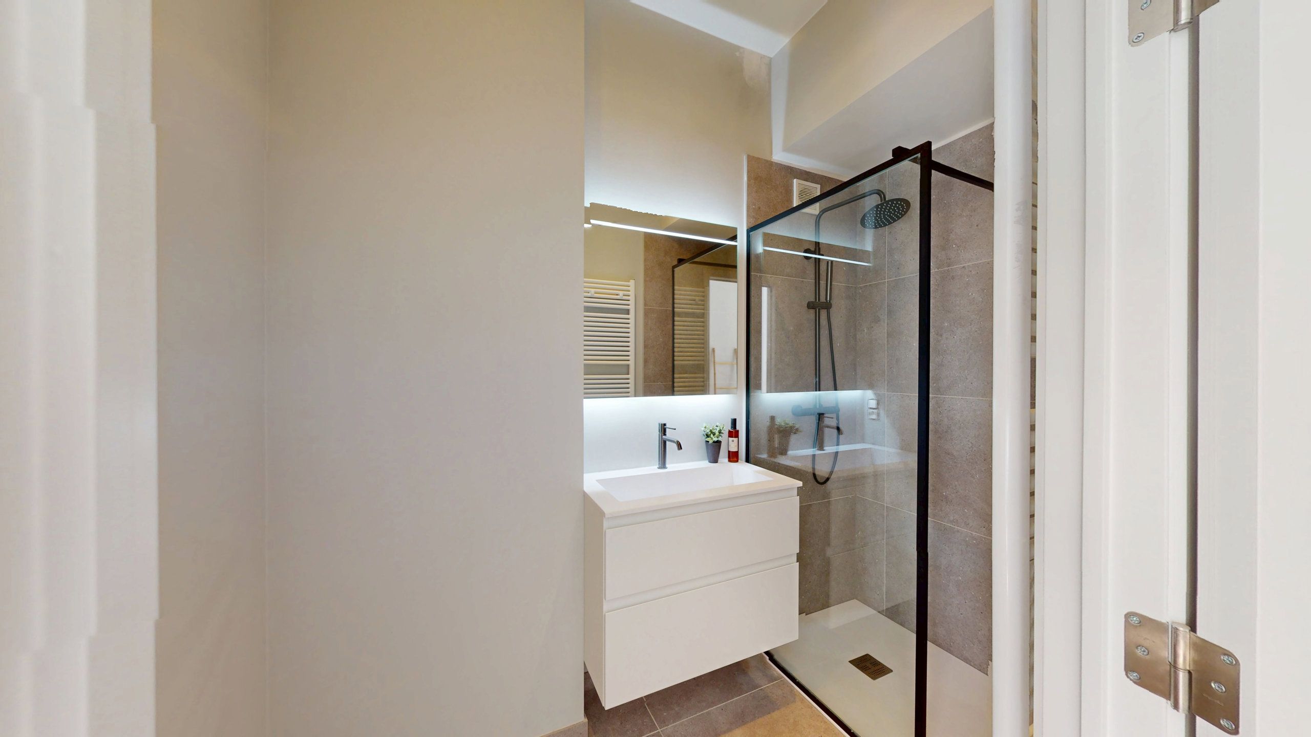 ANTWERPEN-ZUID - Gelijkvloers drie slaapkamer appartement  foto 8