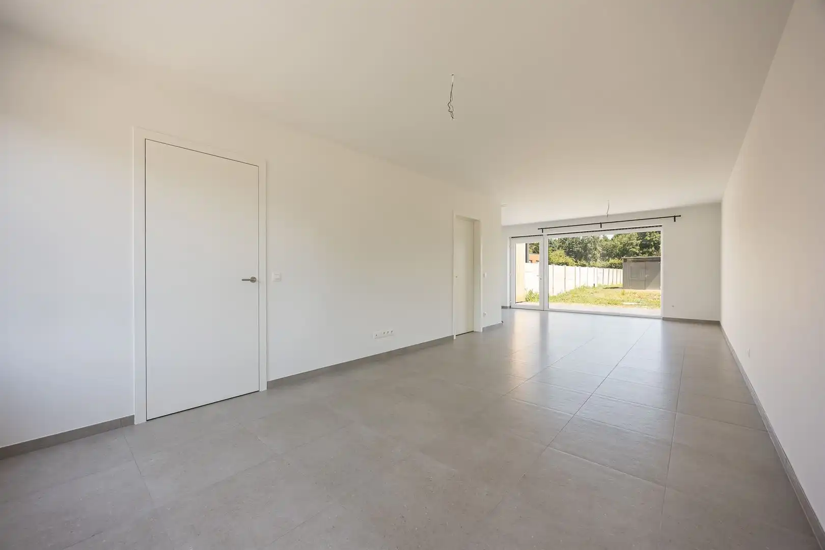 Recente nieuwbouwwoning met grote, zonnige tuin  foto 3
