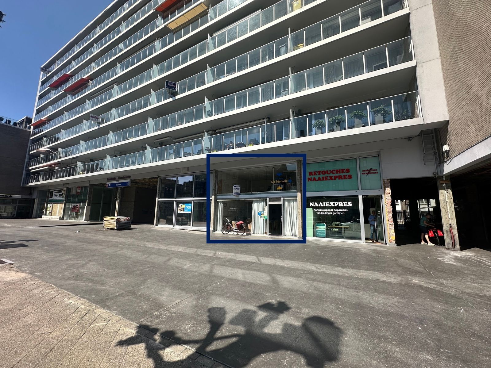 Handelsruimte naast Parking Indigo Turnhout foto {{pictureIndex}}