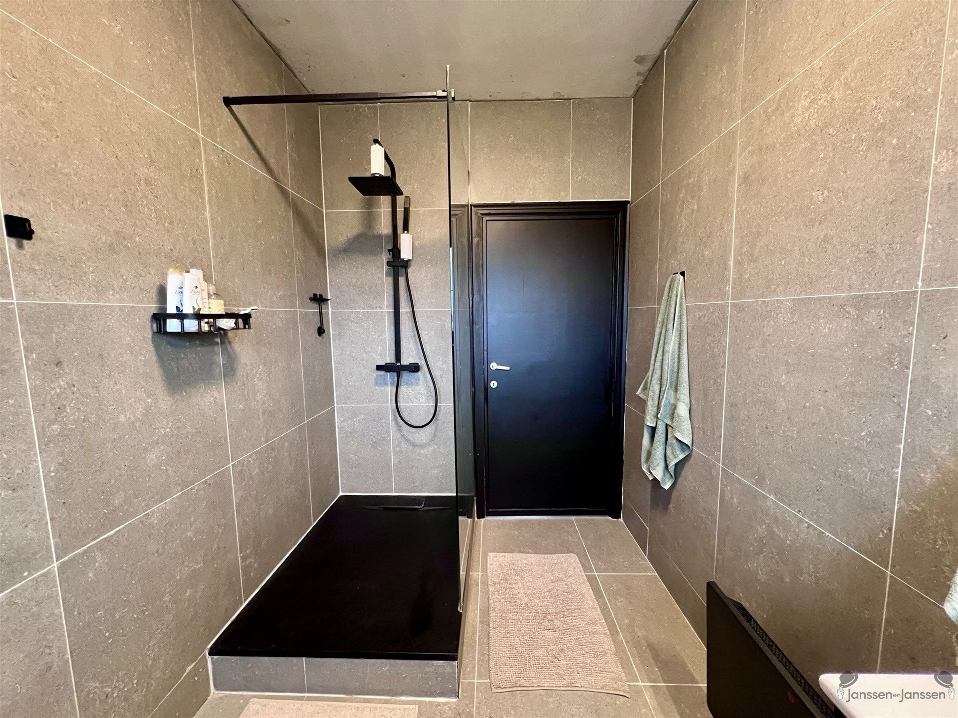 Rijwoning met 4 slaapkamers & tuin foto 9