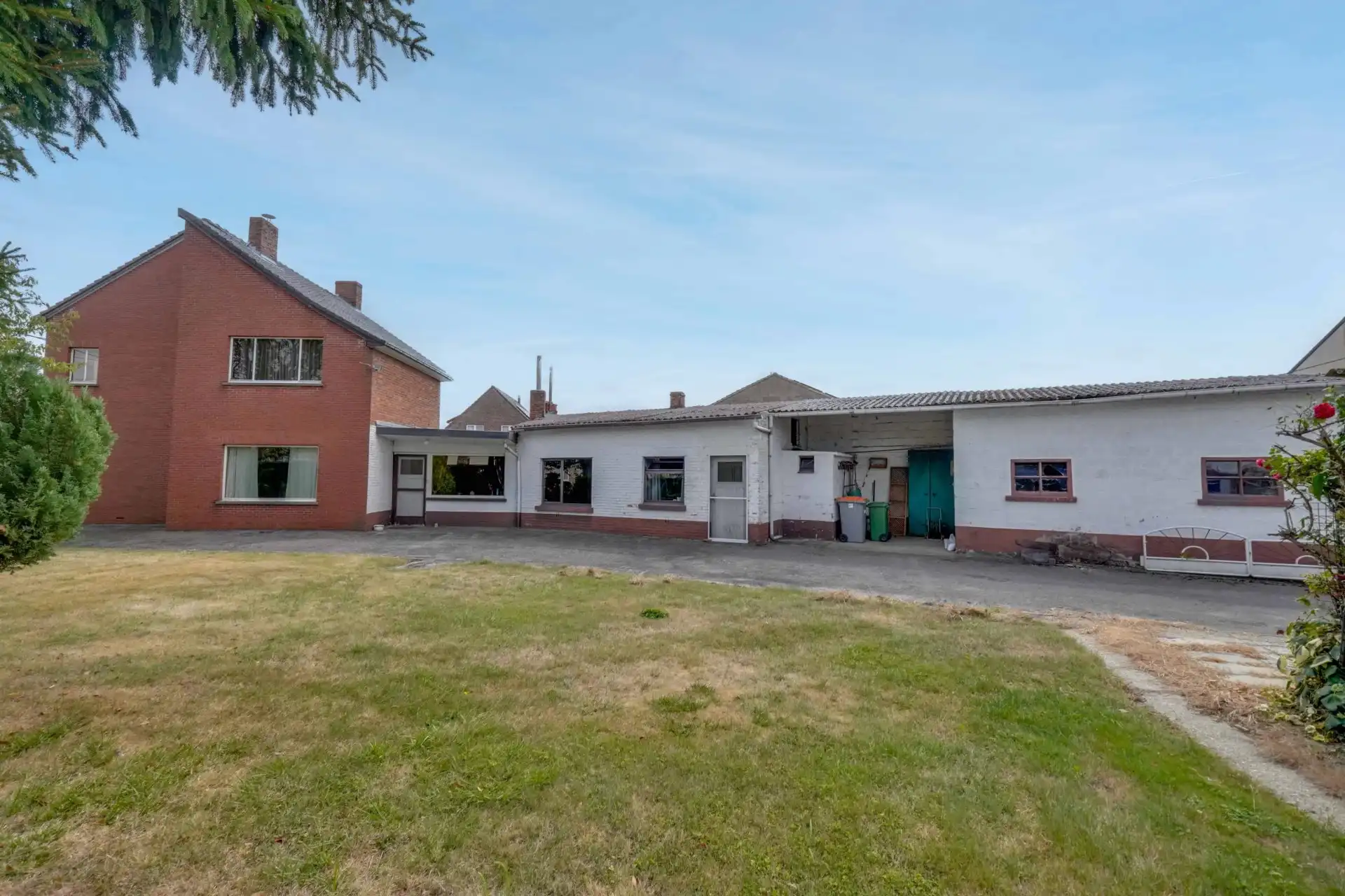 Bouwgrond van 856 m² met af te breken constructie foto 5