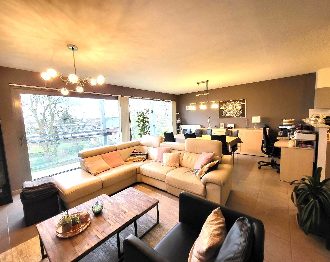 Schitterend appartement (3de verdieping) met ruim terras....buiten stadscentrum. foto 13