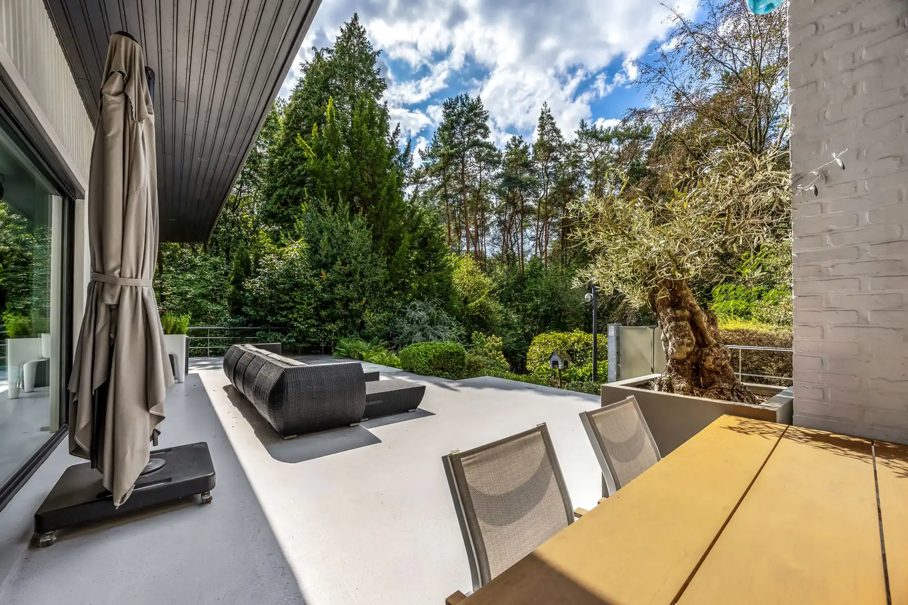 Modernistische villa op 9.957 m² met veel privacy foto 26