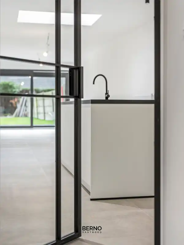 Prachtige (ver)nieuwbouw met autostaanplaats vlakbij de 'Heide' foto 3