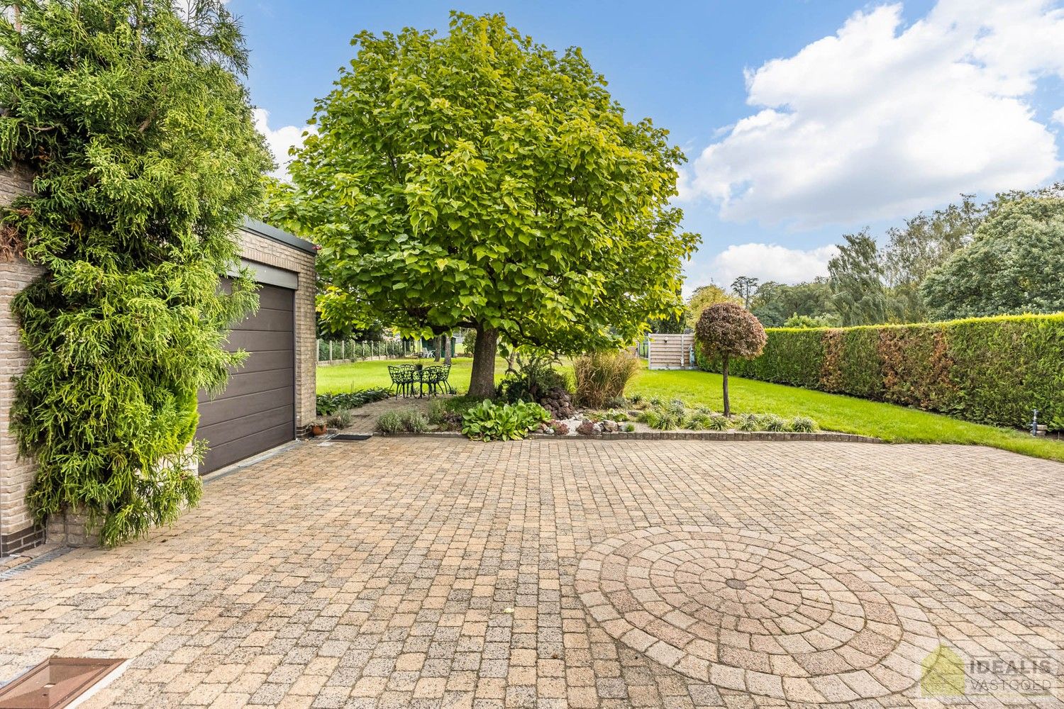 IDEALIS VASTGOED – PERFECT ONDERHOUDEN, INSTAPKLARE WONING +- 175M², MET MAAR LIEFST 4 SLAAPKAMERS, HEERLIJK LICHTRIJKE WOONKAMER EN DUBBELE GARAGE OP EEN PRACHTIG GROEN EN RUIM PERCEEL VAN 18A 43CA. foto 35