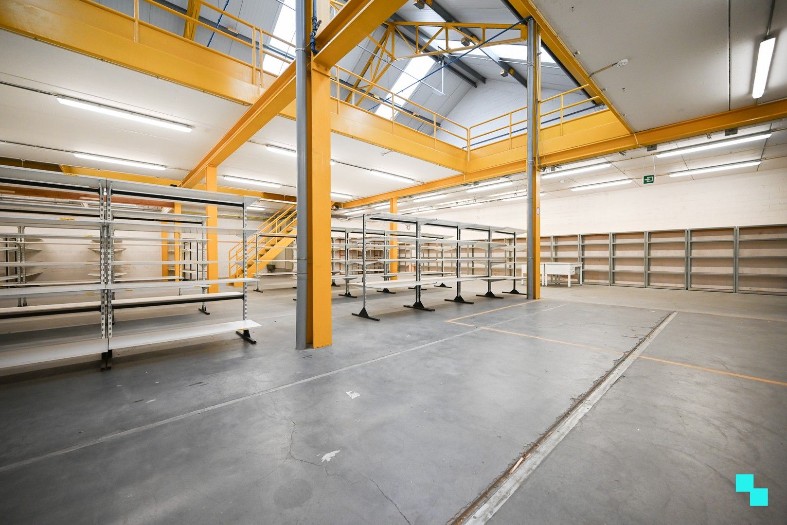 Magazijn van ca. 272 m² in het centrum van Izegem foto 5