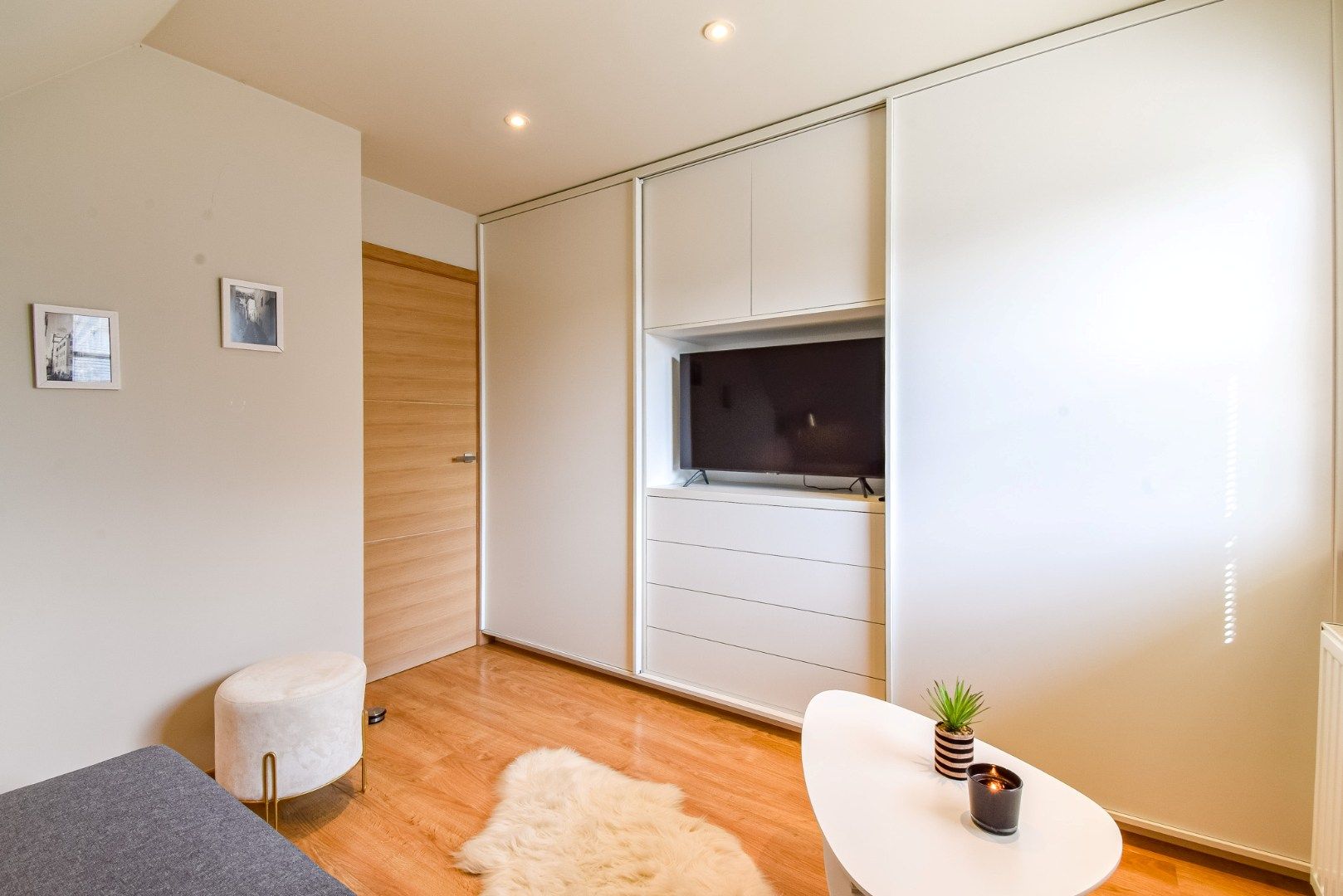 Stijlvol afgewerkte woning met tuin, zwemvijver en uniek zicht foto 10