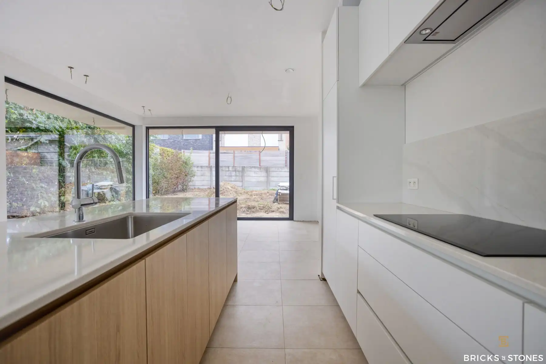 Stijlvolle nieuwbouwwoning met tuin, 3 slpks & 2 badk foto 5