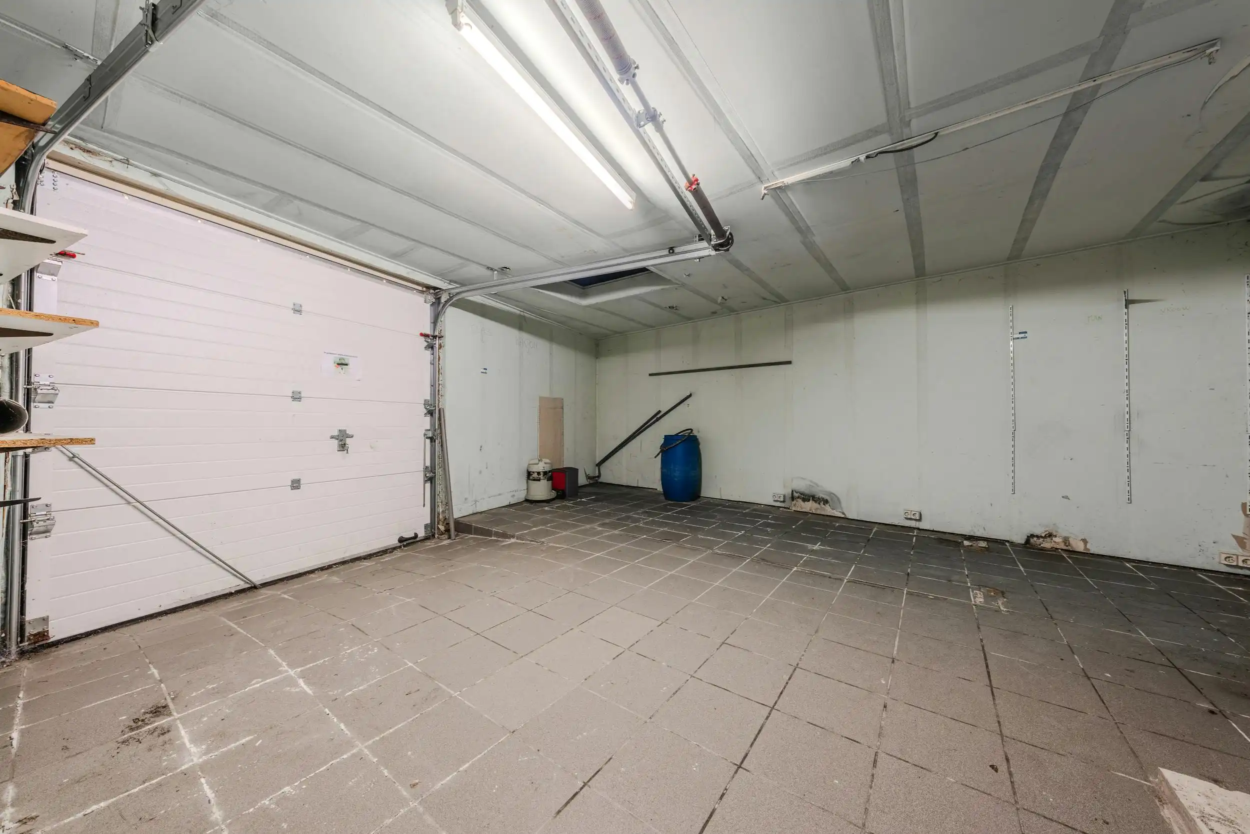 Goed gelegen handelspand met veel potentieel in Lombardsijde foto 13