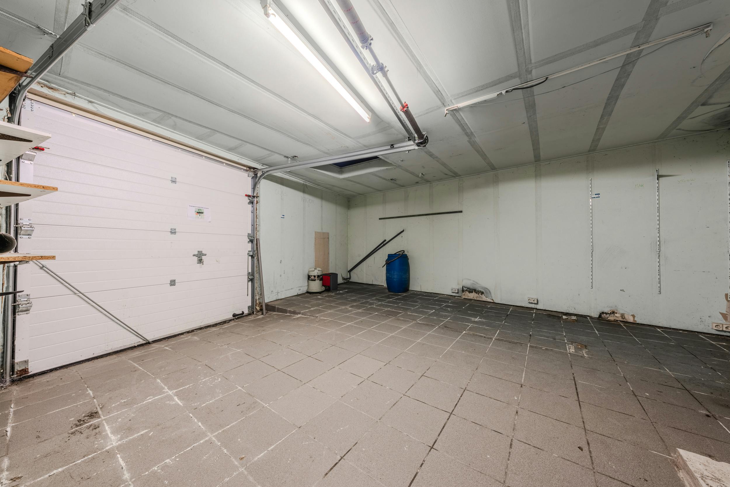 Goed gelegen handelspand met veel potentieel in Lombardsijde foto 12