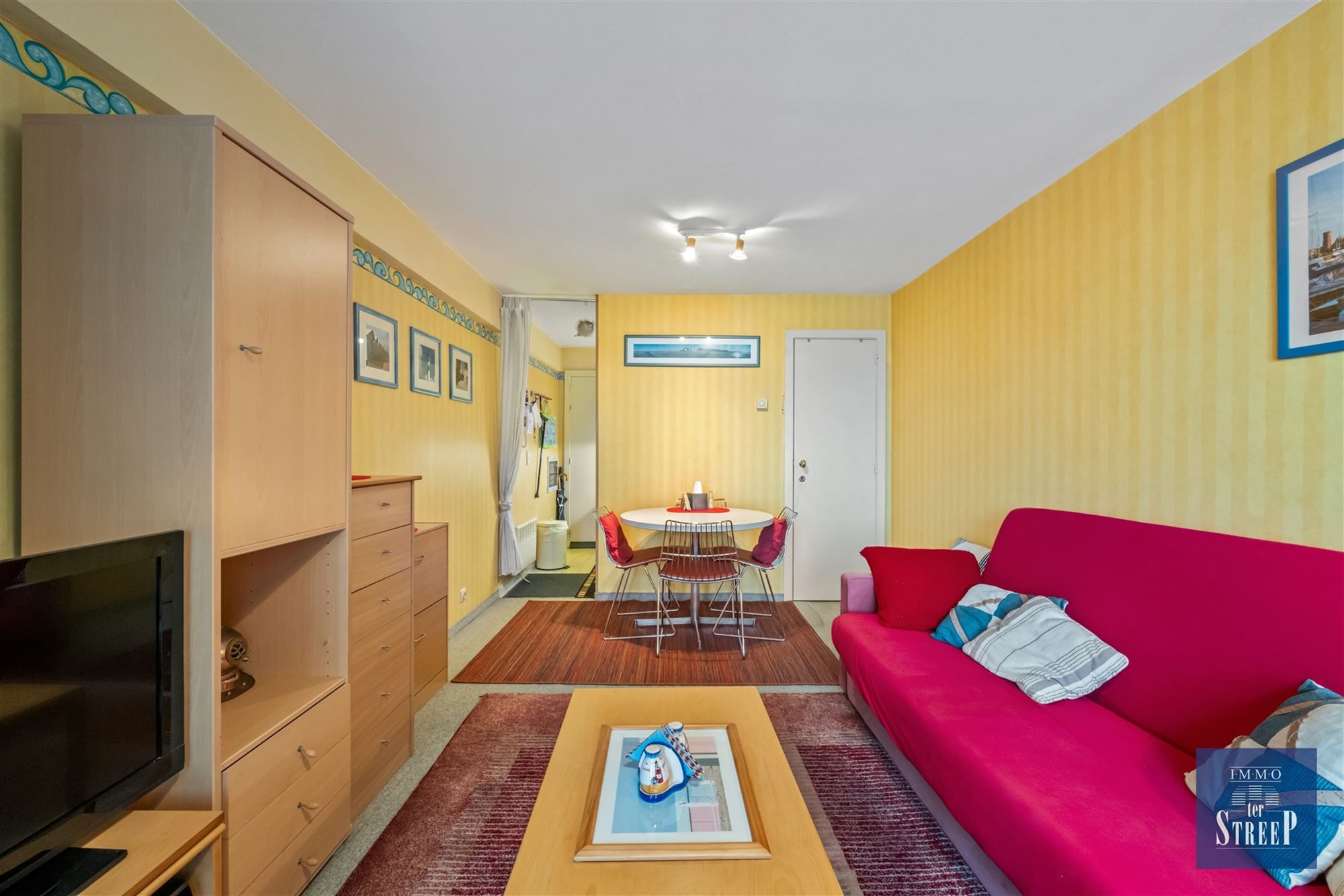 Gemeubelde studio met zeezicht foto 7