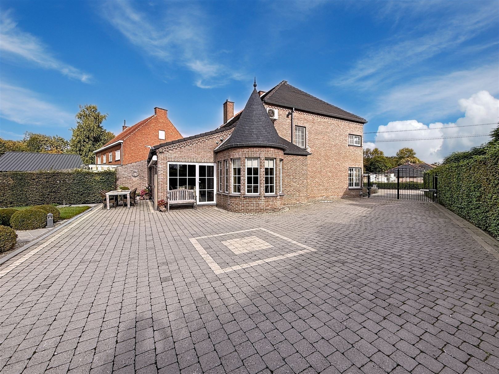 Instapklare woning, 2 slpks + inrichtb. zolder, tuin, 10a 85ca foto 3