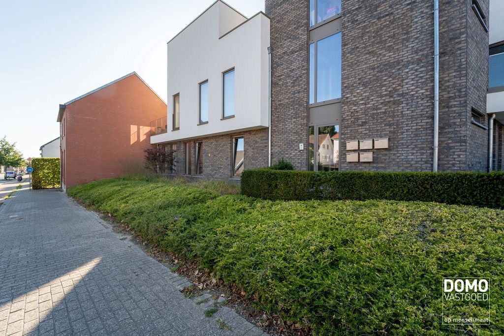 RUIM GELIJKVLOERS APPARTEMENT MET 2 SLAAPKAMERS, TERRAS EN PARKEERGELEGENHEID TE HASSELT (SINT-LAMBRECHTS-HERK) foto 17