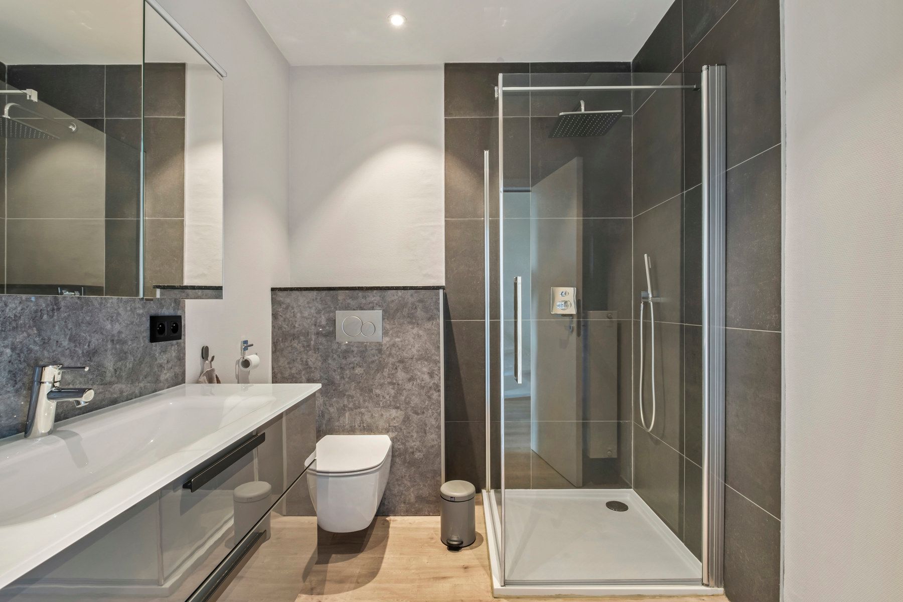 Moderne gerenoveerde woning op rustige ligging in Gistel. foto 5