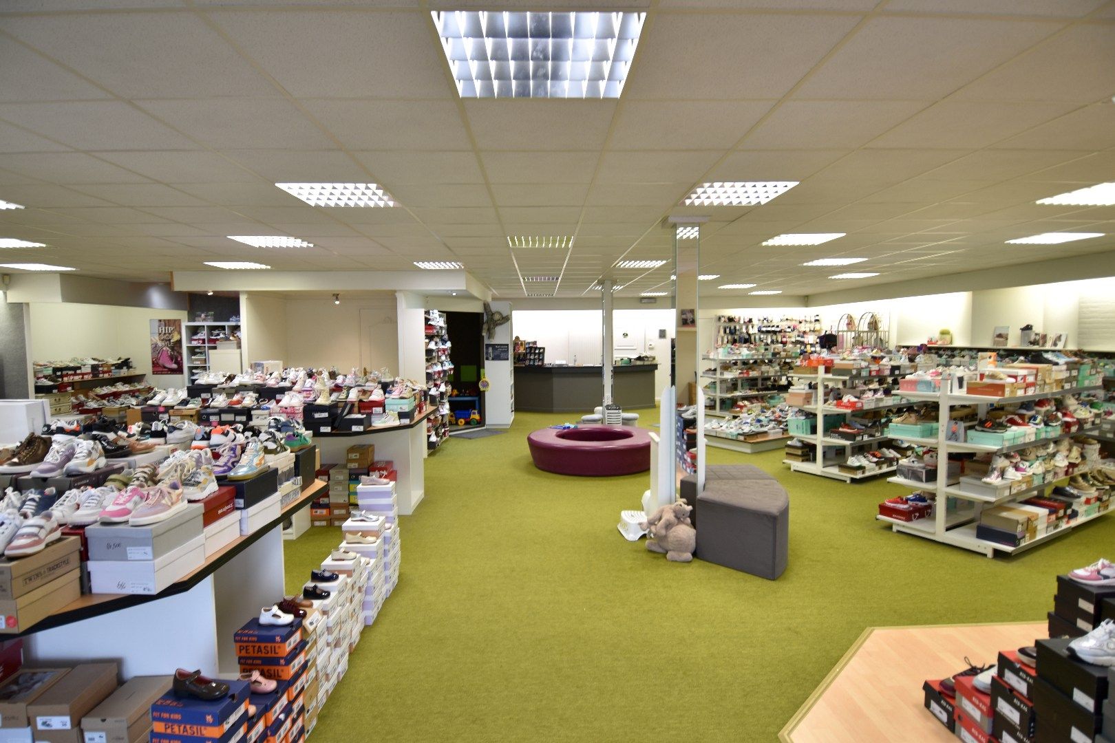 Instapklare villa met 5 slaapkamers én grote handelsruimte te koop in Gullegem foto 27