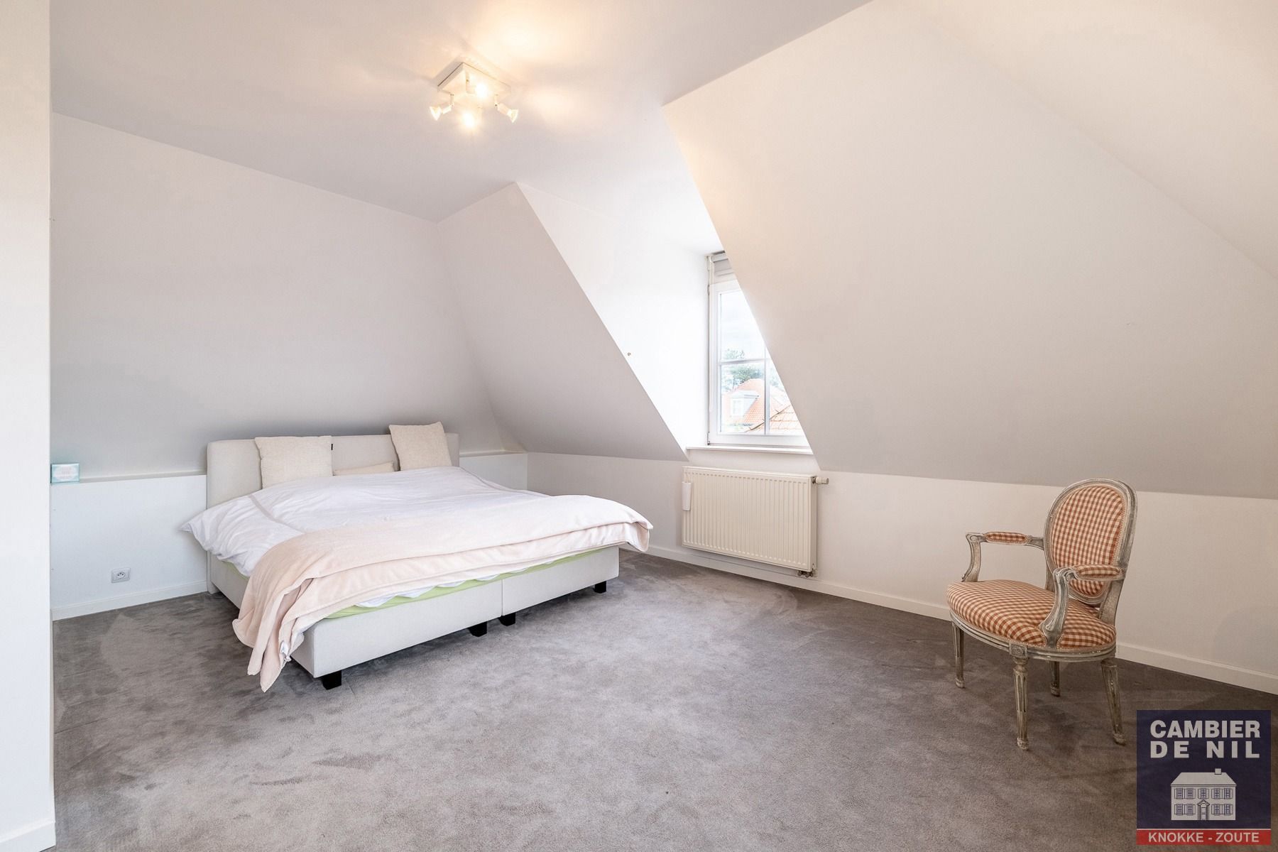 Instapklare , gemeubelde woning gelegen in Oud-Knokke vlakbij de groentenmarkt foto 22