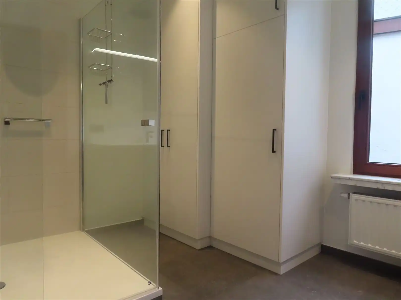 Duplex appartement in hartje Antwerpen met 2 slaapkamers, 2 badkamers, ingerichte dressing, bureau en zonneterras! foto 10