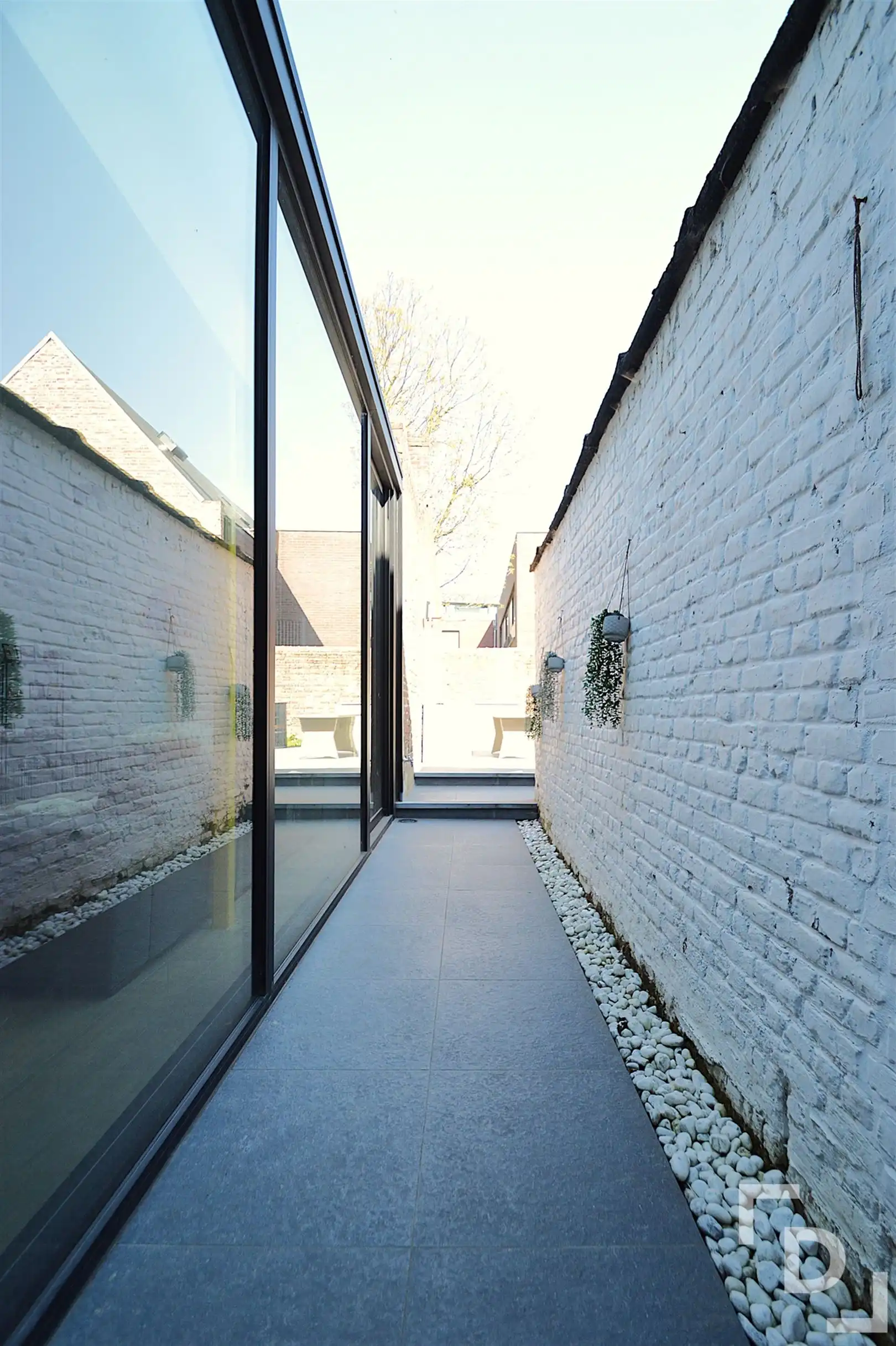 Volledig gerenoveerde, karaktervolle woning met tuin in Ieperse stadscentrum foto 18