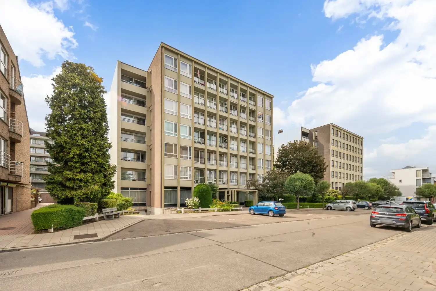 Gunstig gelegen appartement met 2 slaapkamers, ondergrondse autostaanplaats en kelderberging. foto {{pictureIndex}}
