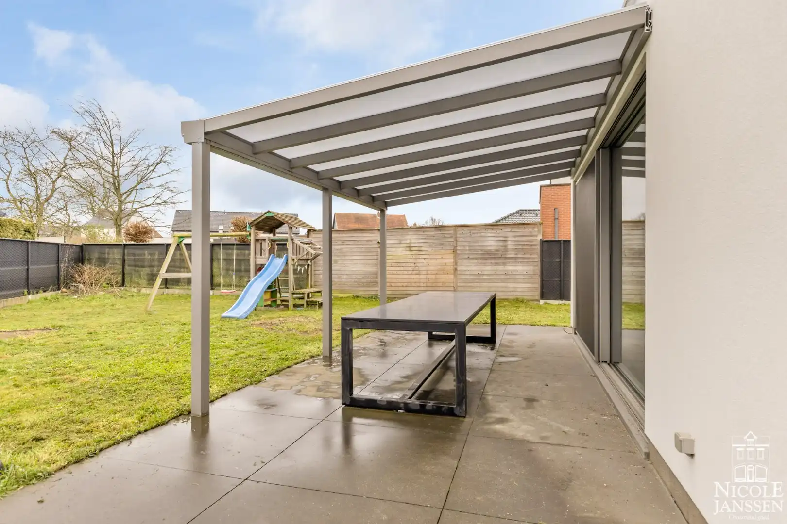 Energiezuinige moderne woning met zonnepanelen en ingesloten tuin foto 18