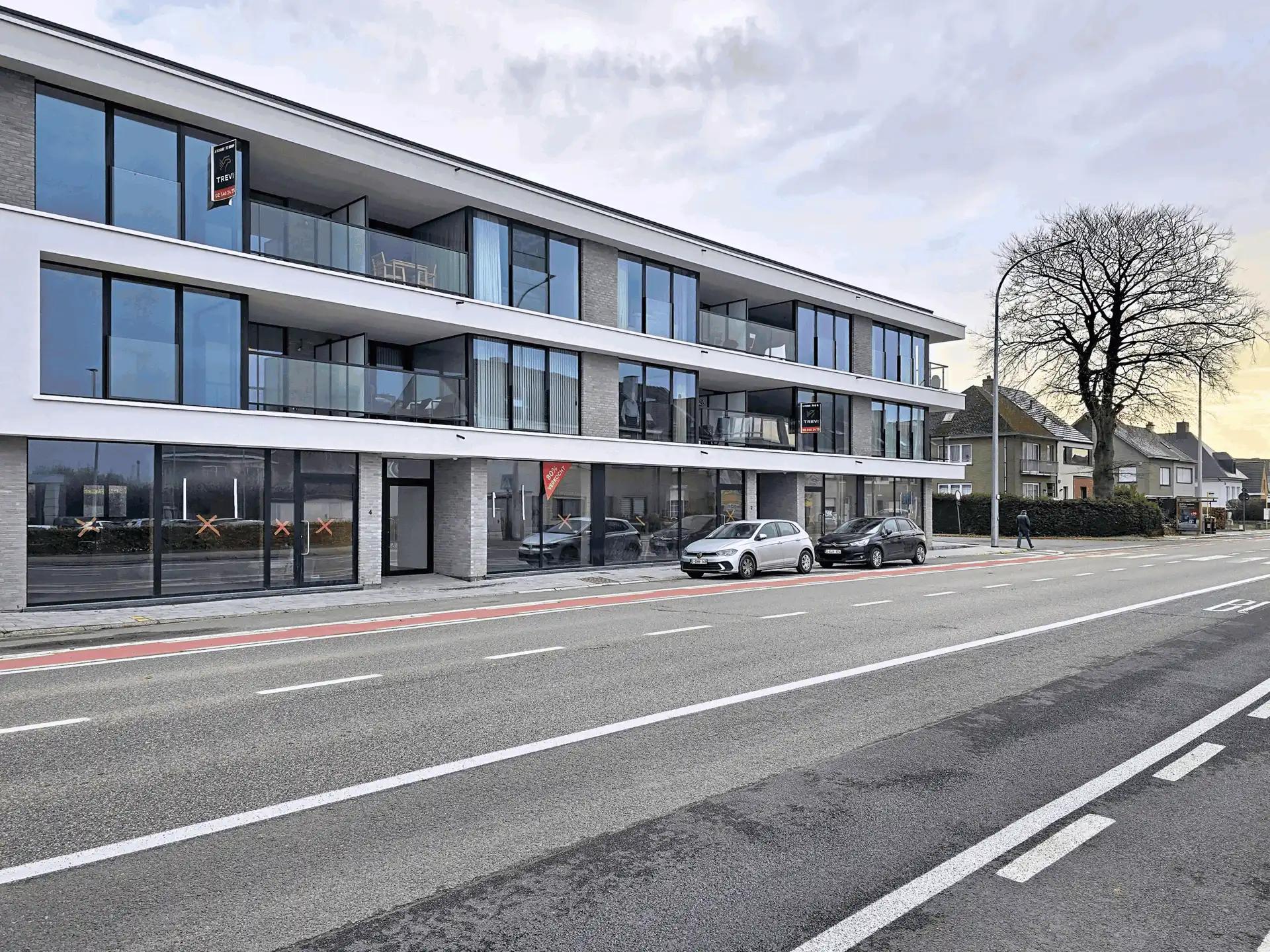 Nieuw winkelpand met grote zichtbaarheid in Asse foto {{pictureIndex}}