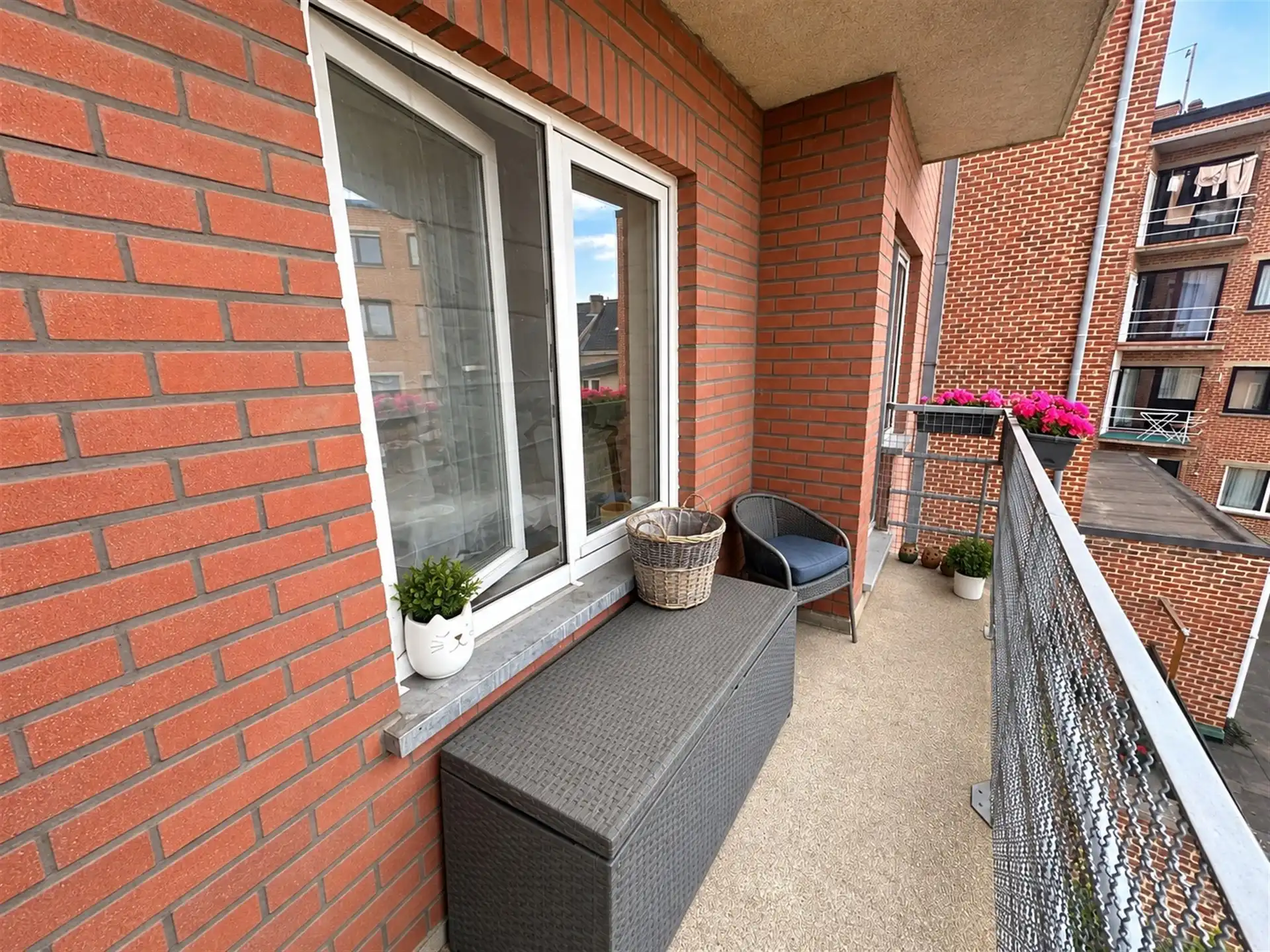 Aangenaam appartement met twee slaapkamers en terras foto 5