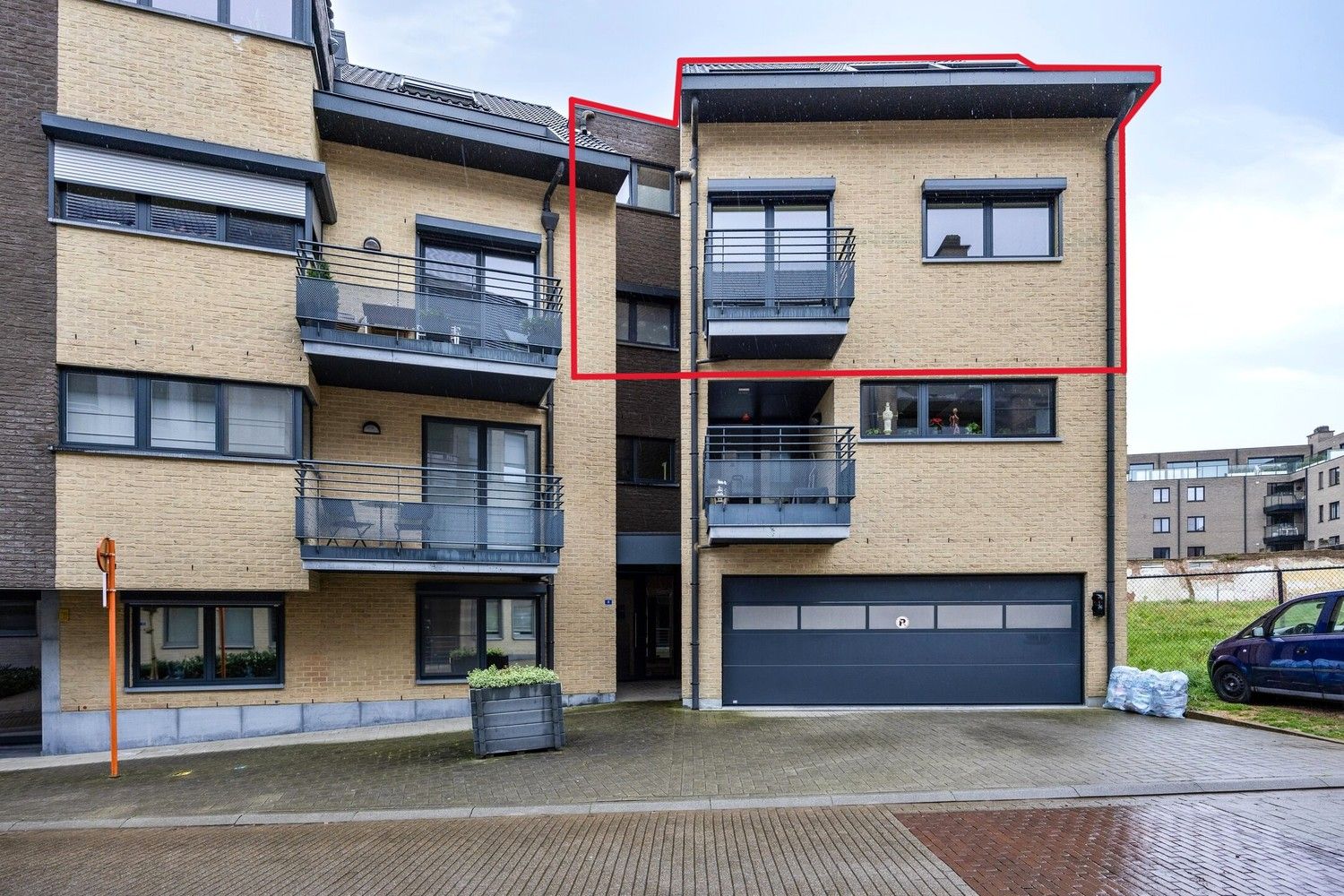 Uniek appartement met 3 terrassen in hartje Lanaken, met meer dan 180 m² wooncomfort! foto {{pictureIndex}}