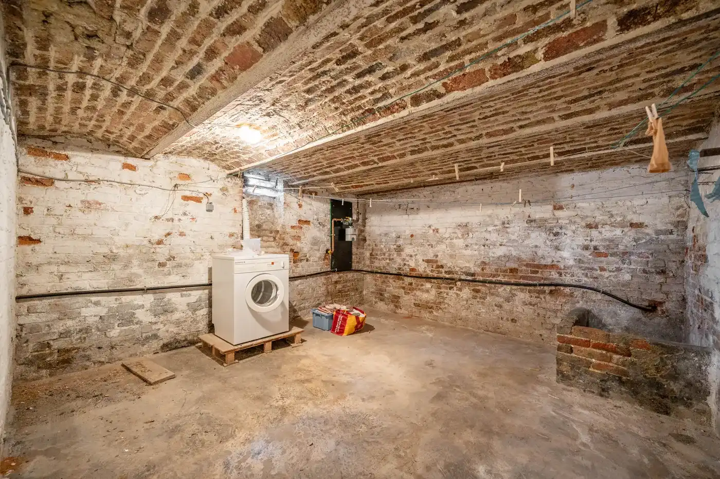 Charmante renovatiewoning met grote tuin en garage op royaal perceel foto 19