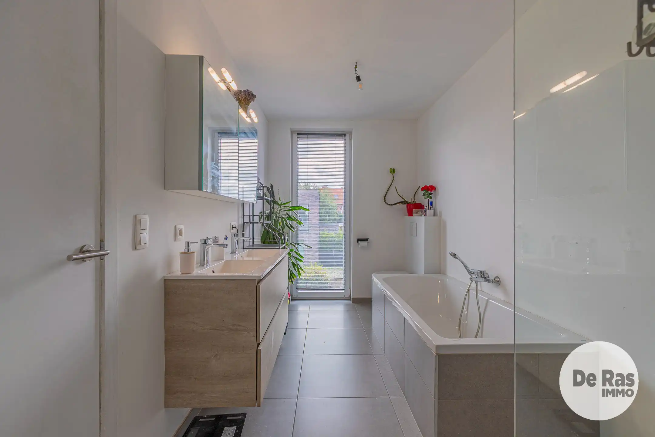 GENT - Recente woning met 3 slpks, berging en staanplaats foto 12