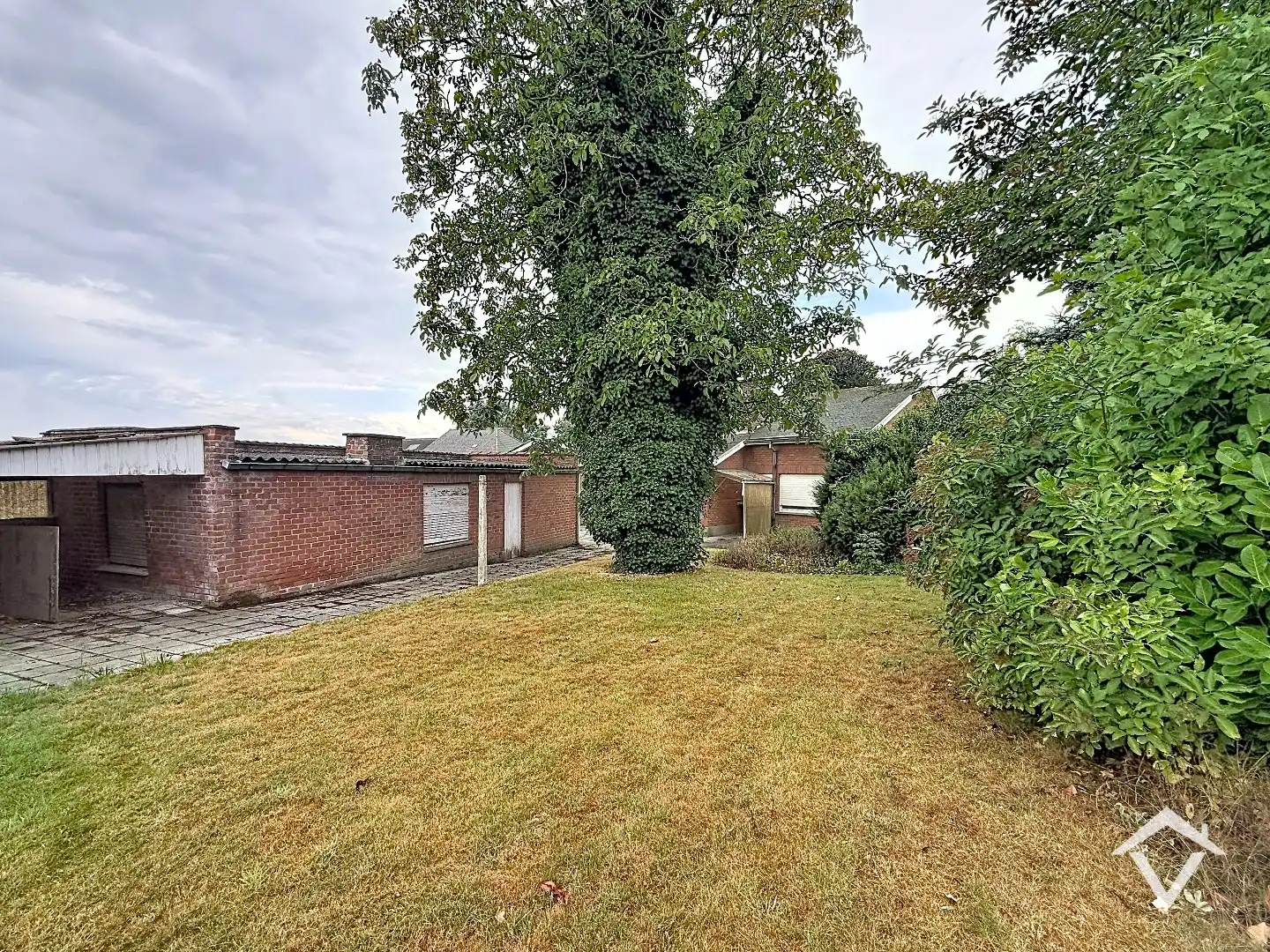 Gelijkvloerse woning met 3 slaapkamers, ruime garage en tuin op een gunstige ligging te Hooglede foto 28