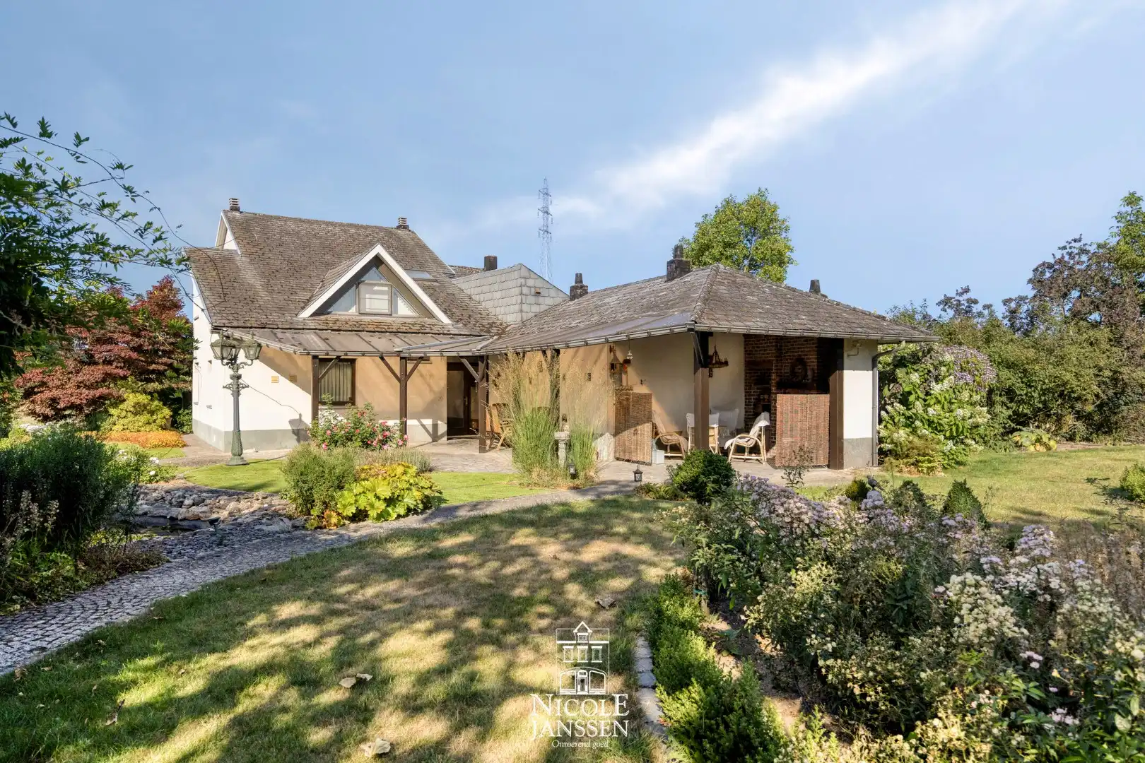 Ruime woning in landelijke omgeving foto 31