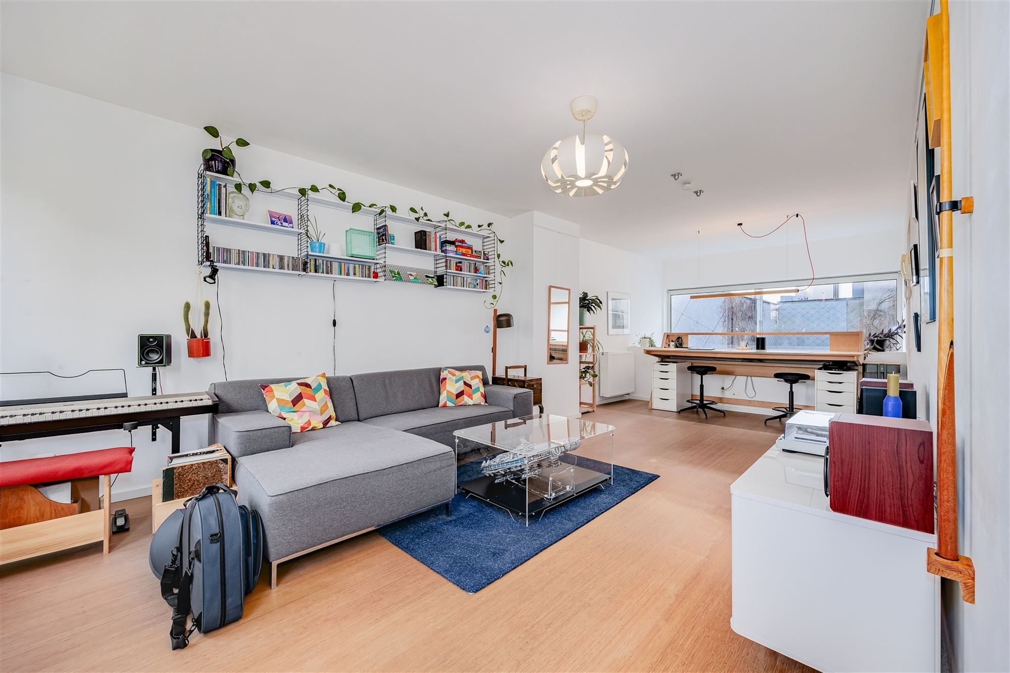 Unieke woning met 3 slk en groot terras aan een zonnig plein foto 13