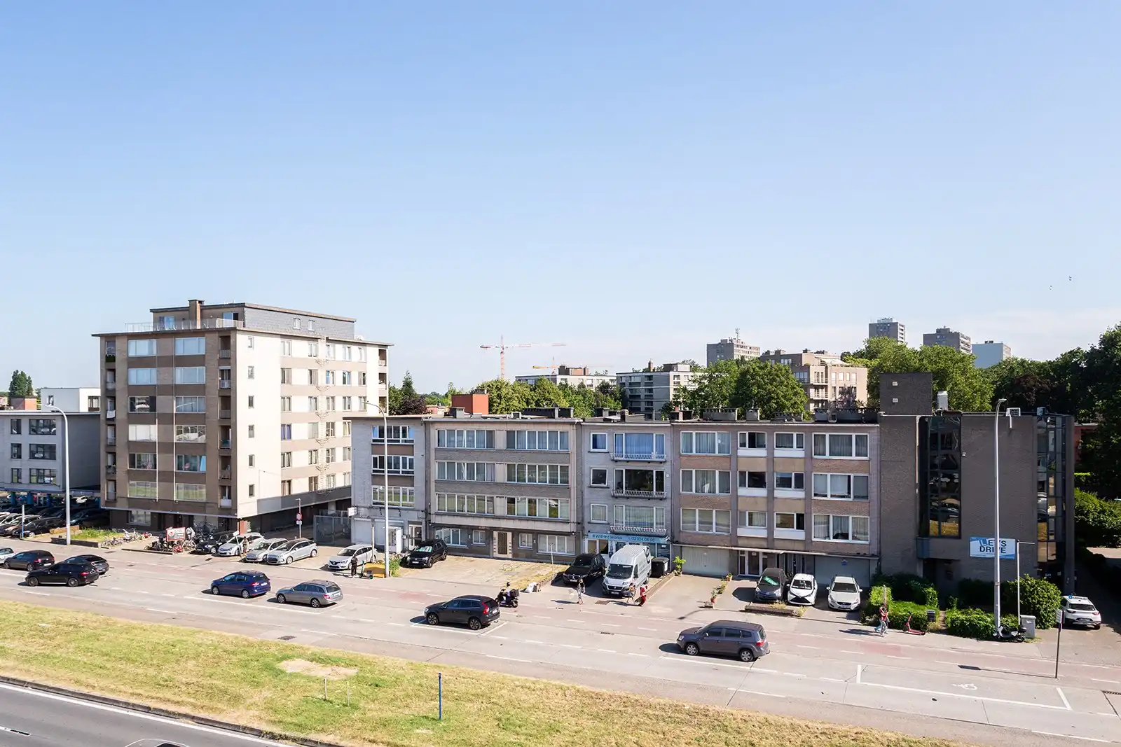 Deels te renoveren app. met 2 slpk. en 2 terrassen foto 6