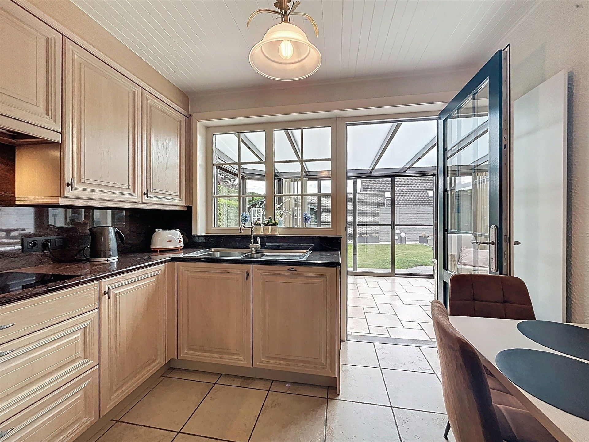 Gezellige bungalow op perceel van 580m² foto 4