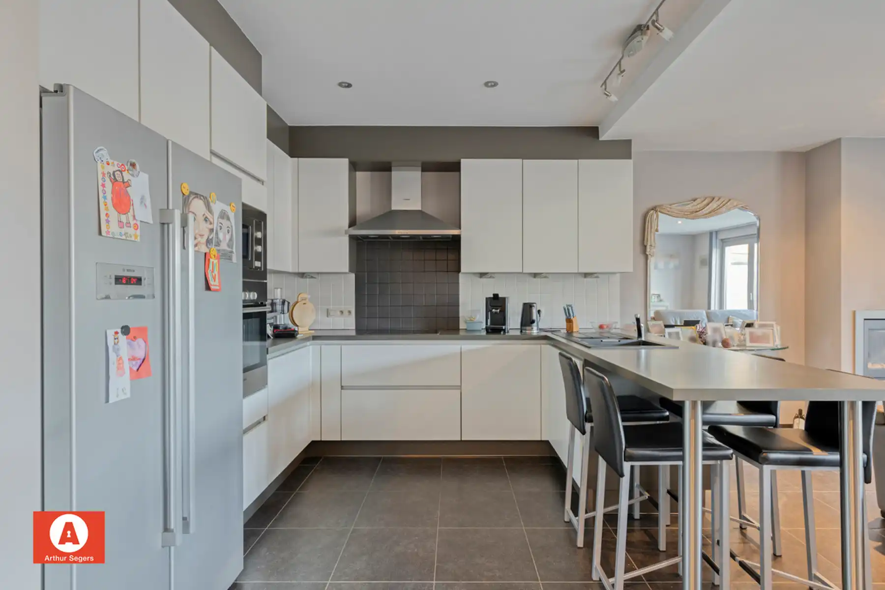 Recent Gelijkvloers appartement met tuin en parkeerplaats. foto 10