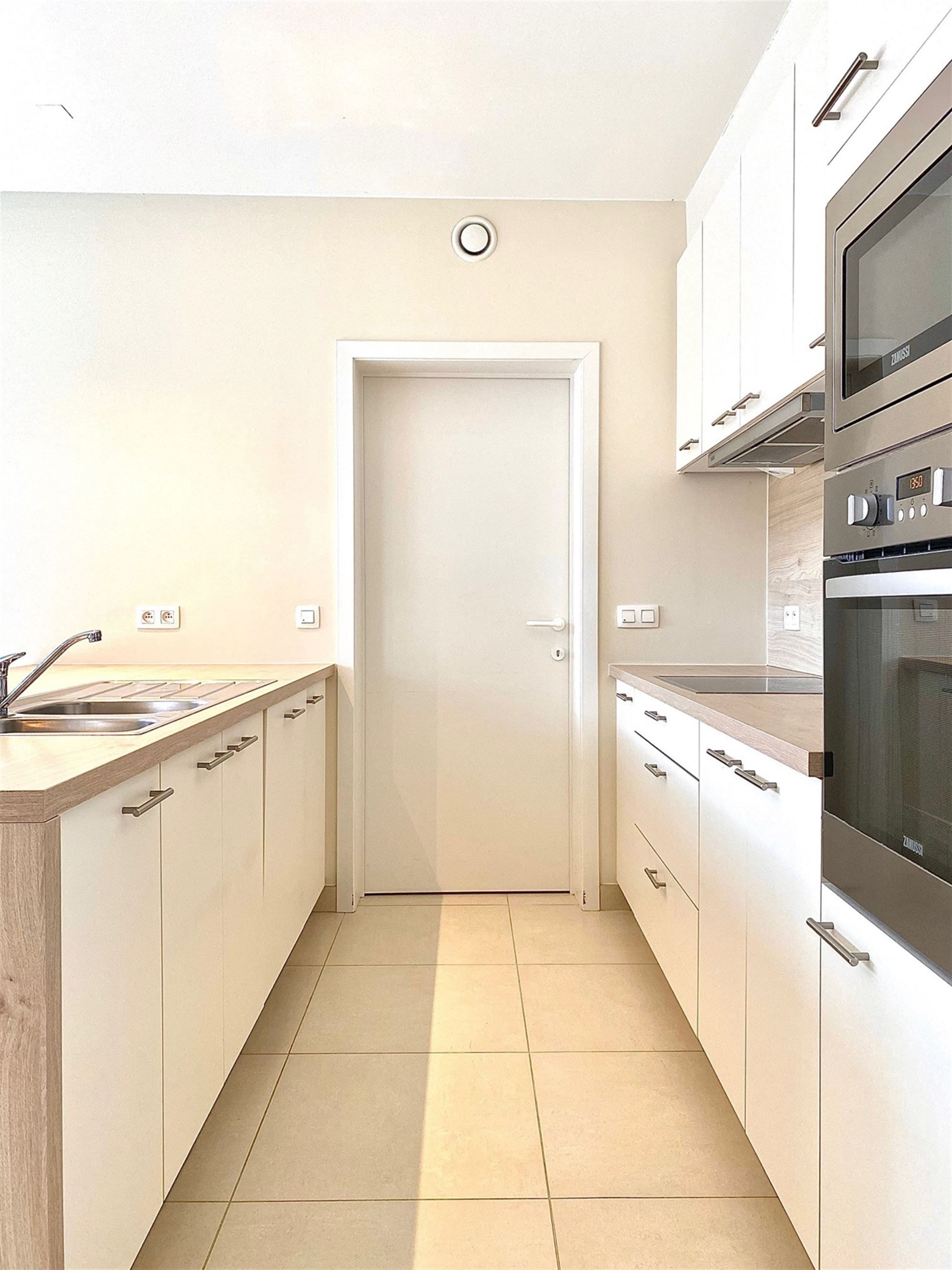 Charmante WONING (open bebouwing) met 3 SLAAPKAMERS, TUINTJE & TERRAS, zowel voor- als achteraan een OPEN GROEN ZICHT foto 8
